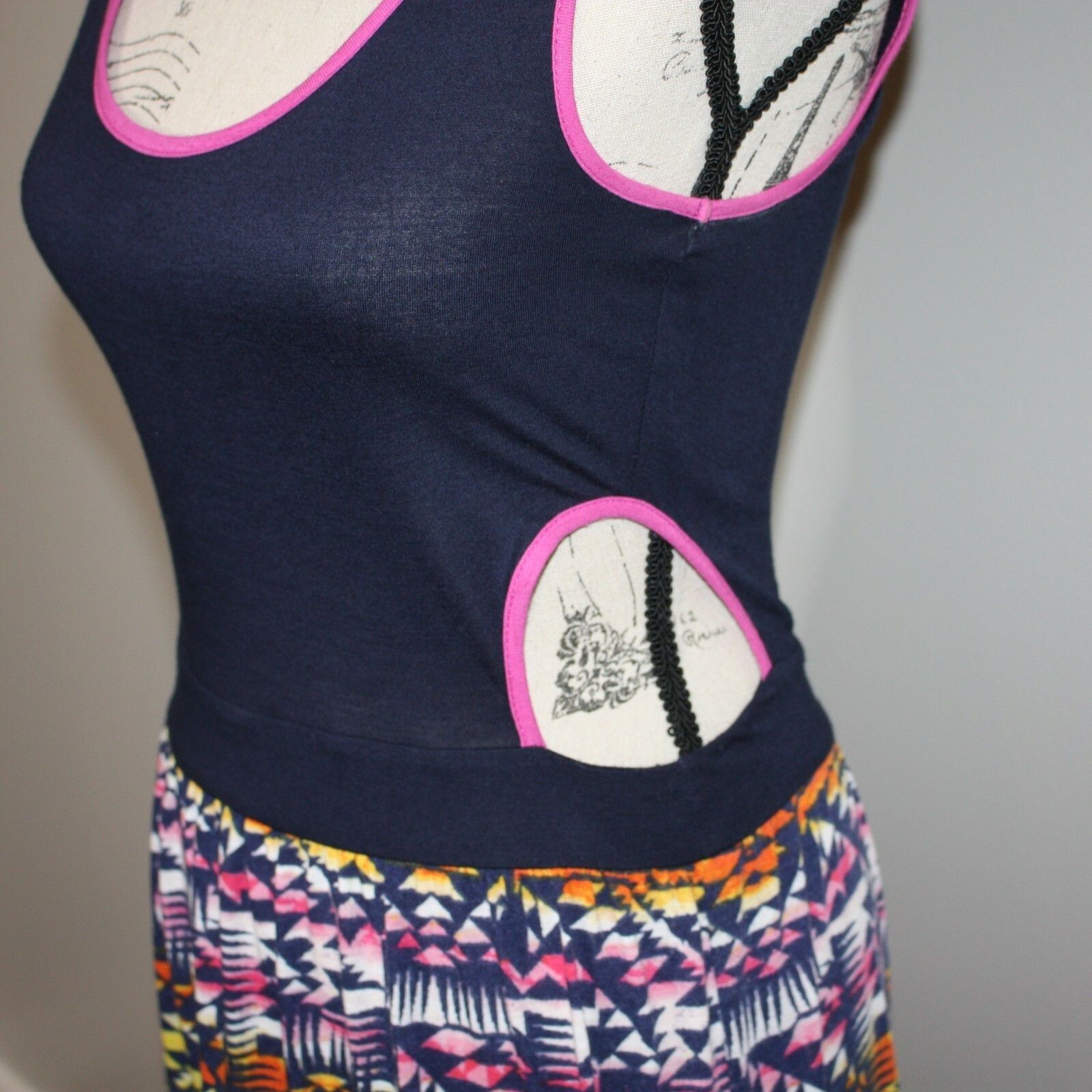 Other Pink Rose Side Cut-Out Printed Bottom Maxi Dress in size M Size M / US 6-8 / IT 42-44 - 10 Thumbnail