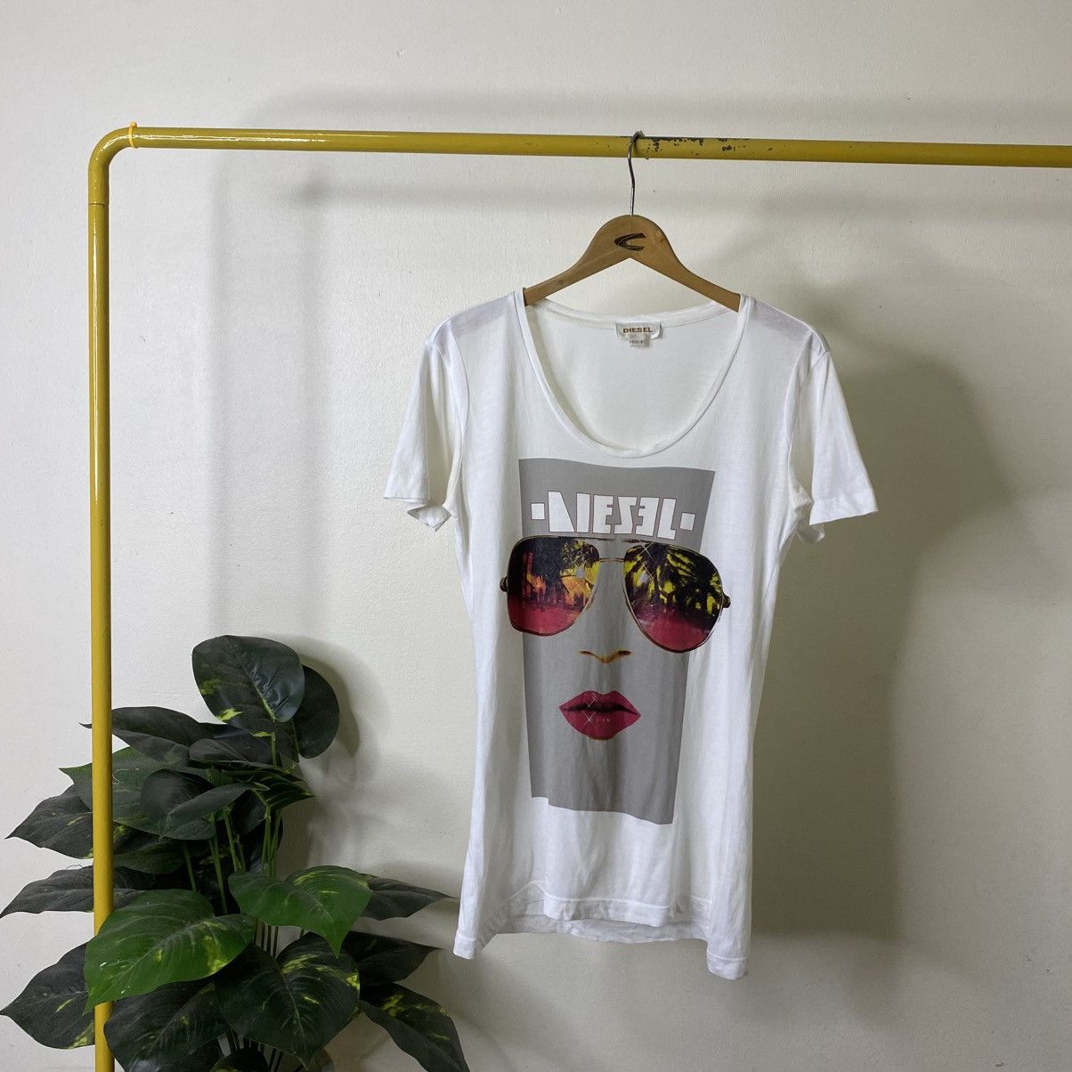 Diesel Y2K Diesel Hysterics Glamour Graphic Style Women T Shirt Size S / US 4 / IT 40 - 1 Thumbnail
