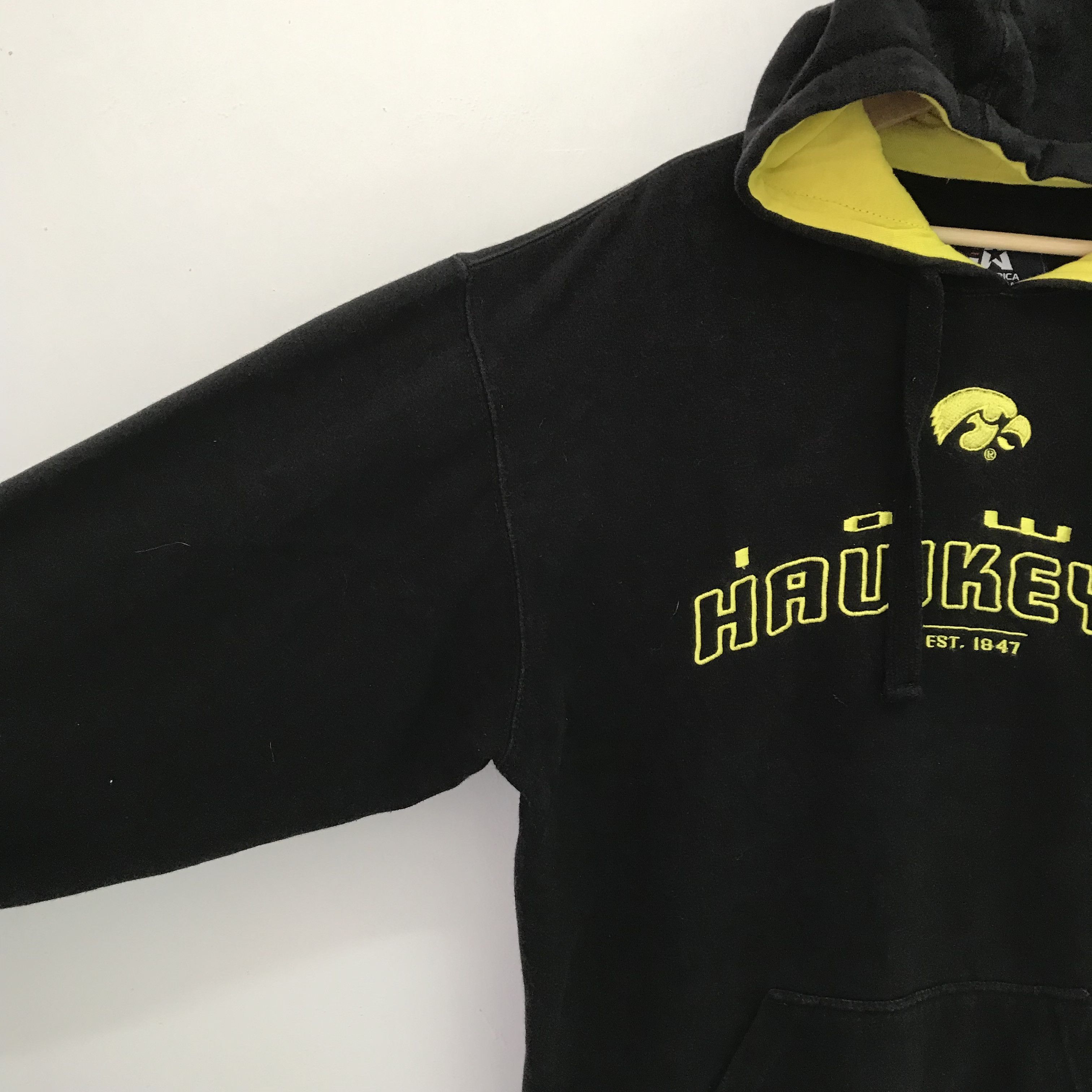 NCAA Vintage Iowa Hawkeyes Ncaa Sweater - 530 Size US L / EU 52-54 / 3 - 4 Thumbnail