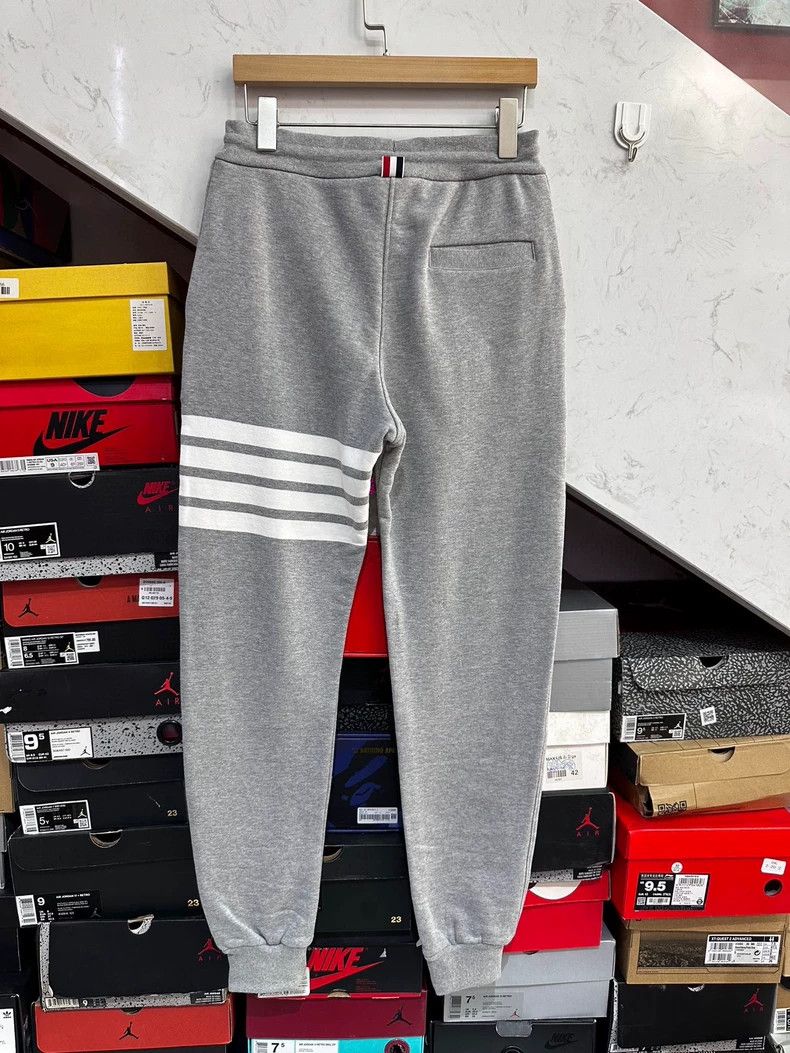 Thom Browne Thom Browne size0 Classic four stripe loose knit tracksuit Size US 26 / EU 42 - 2 Thumbnail