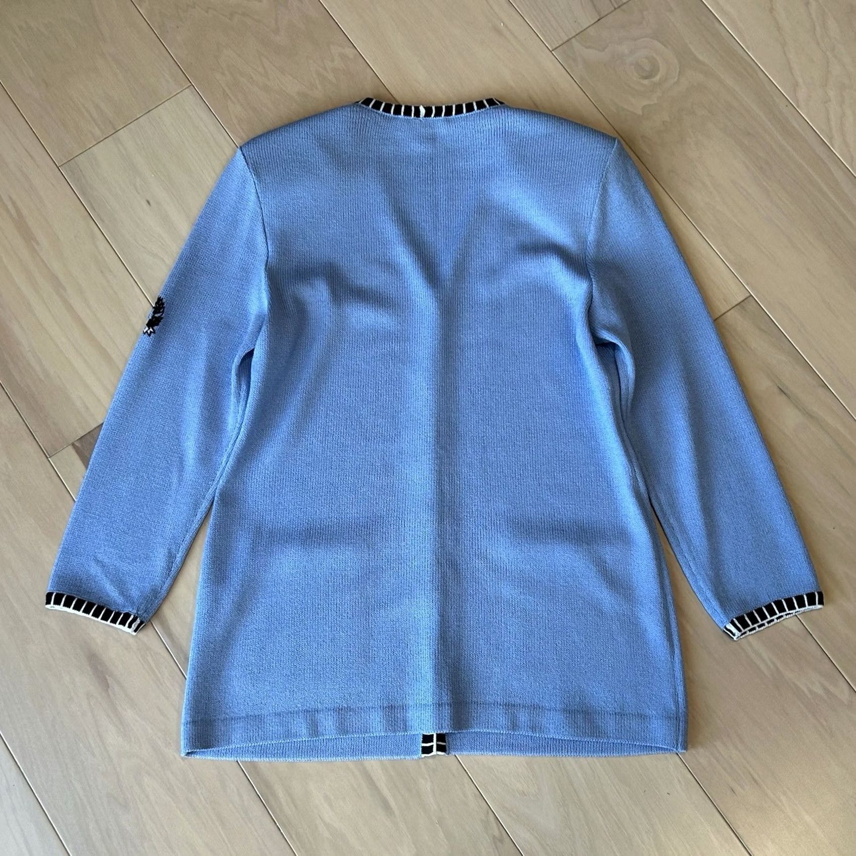 St. John St. John Sport Santana Knit Cardigan Light Blue Long Sleeve Women’s P Cardigan Wool Blend Tight-Knit Pockets V-Neck Modern Classic Womens Size S / US 4 / IT 40 - 3 Thumbnail