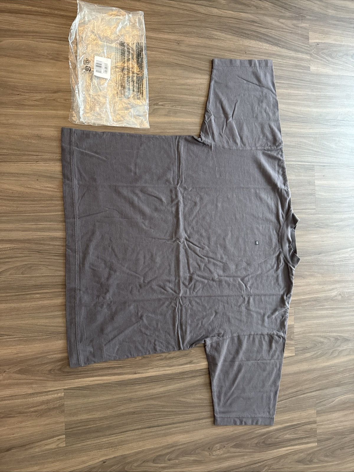 Balenciaga × Gap × Yeezy YEEZY x GAP x Balenciaga 53 Logo 3/4 Sleeve Tee Gray Size S Size US S / EU 44-46 / 1 - 1 Thumbnail