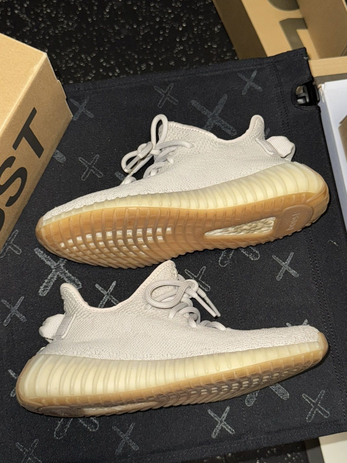 Adidas × Yeezy Adidas Yeezy Boost 350 V2 sesame sz 6Y Size US 6 / EU 39 - 10 Thumbnail