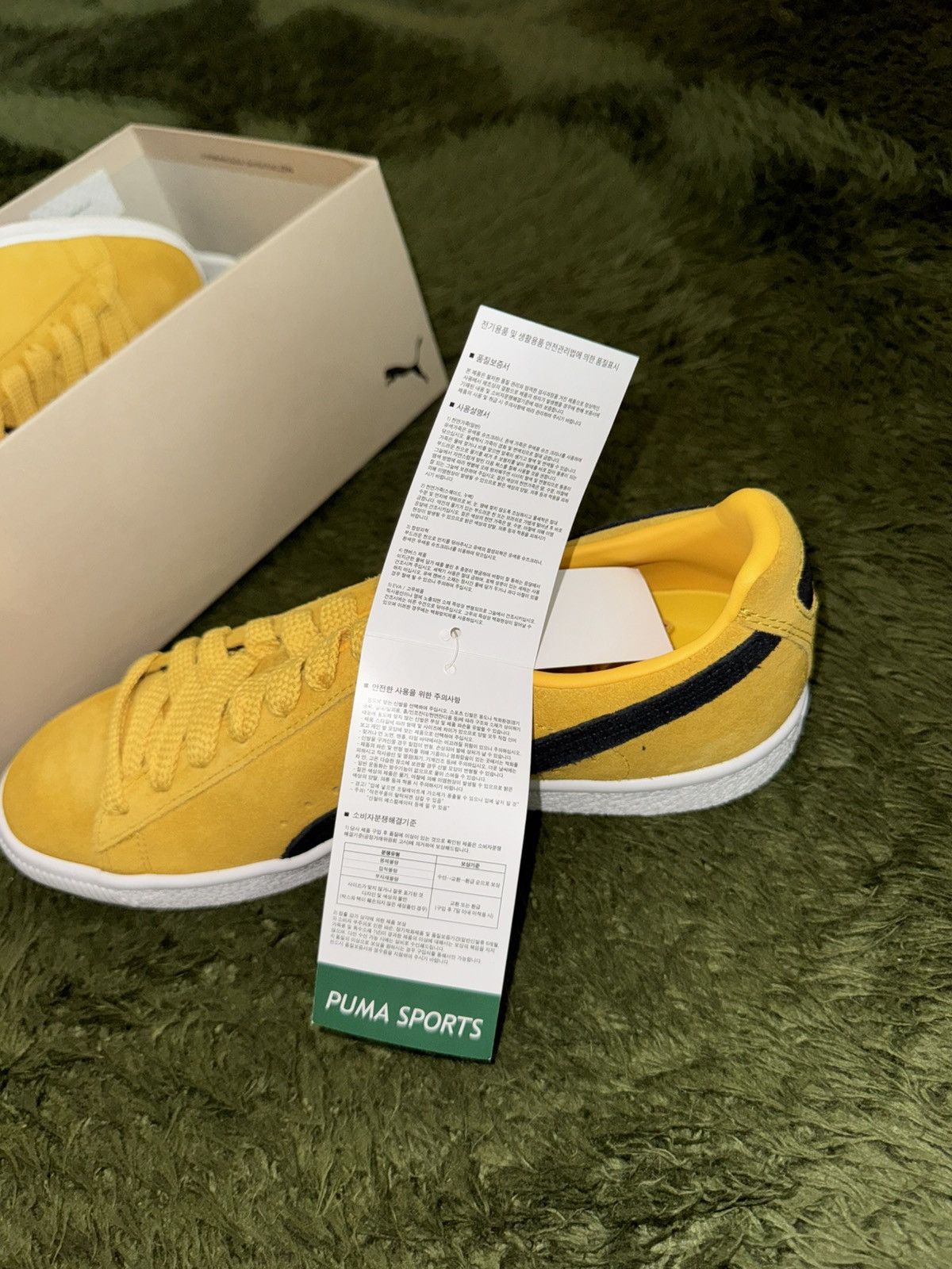 Puma [US 10] Puma Clyde OG Archive Yellow Black Suede Size US 10 / EU 43 - 12 Thumbnail