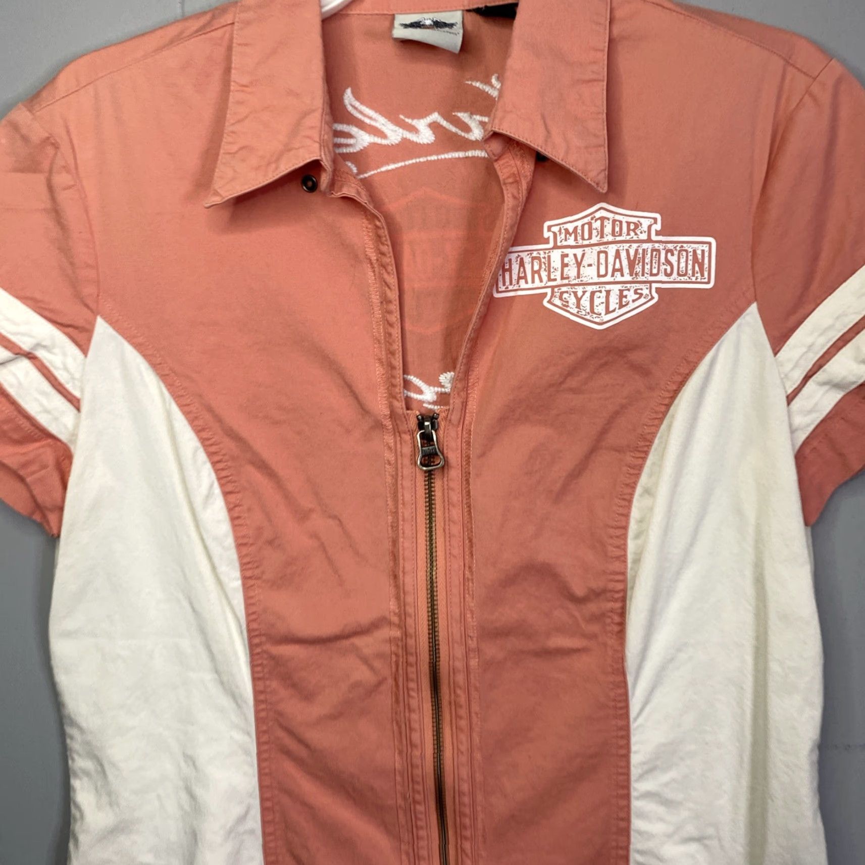 Harley Davidson VTG Y2K HARLEY-DAVIDSON GENUINE MOTORS ORANGE WHITE ZIP-UP SHIRT M Womens V-Neck Short Sleeve Slim Fit Cotton Blend Embroidered Zip Vintage: Yes Size M / US 6-8 / IT 42-44 - 2 Thumbnail