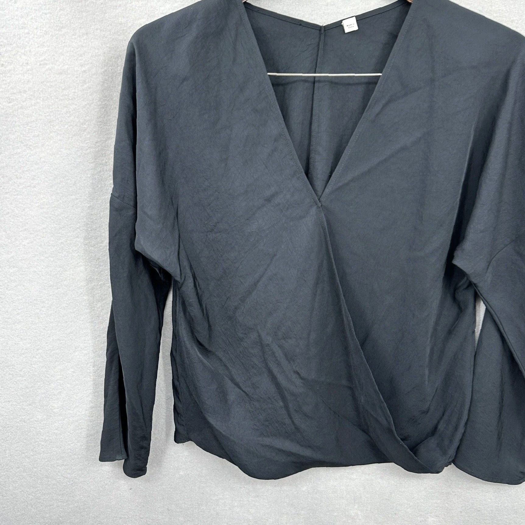 Vince Vince Blouse Womens XS V Neck Faux Wrap Front Black Silky Basic Classic Designer Mens? Women? Wait. Size XS / US 0-2 / IT 36-38 - 2 Thumbnail