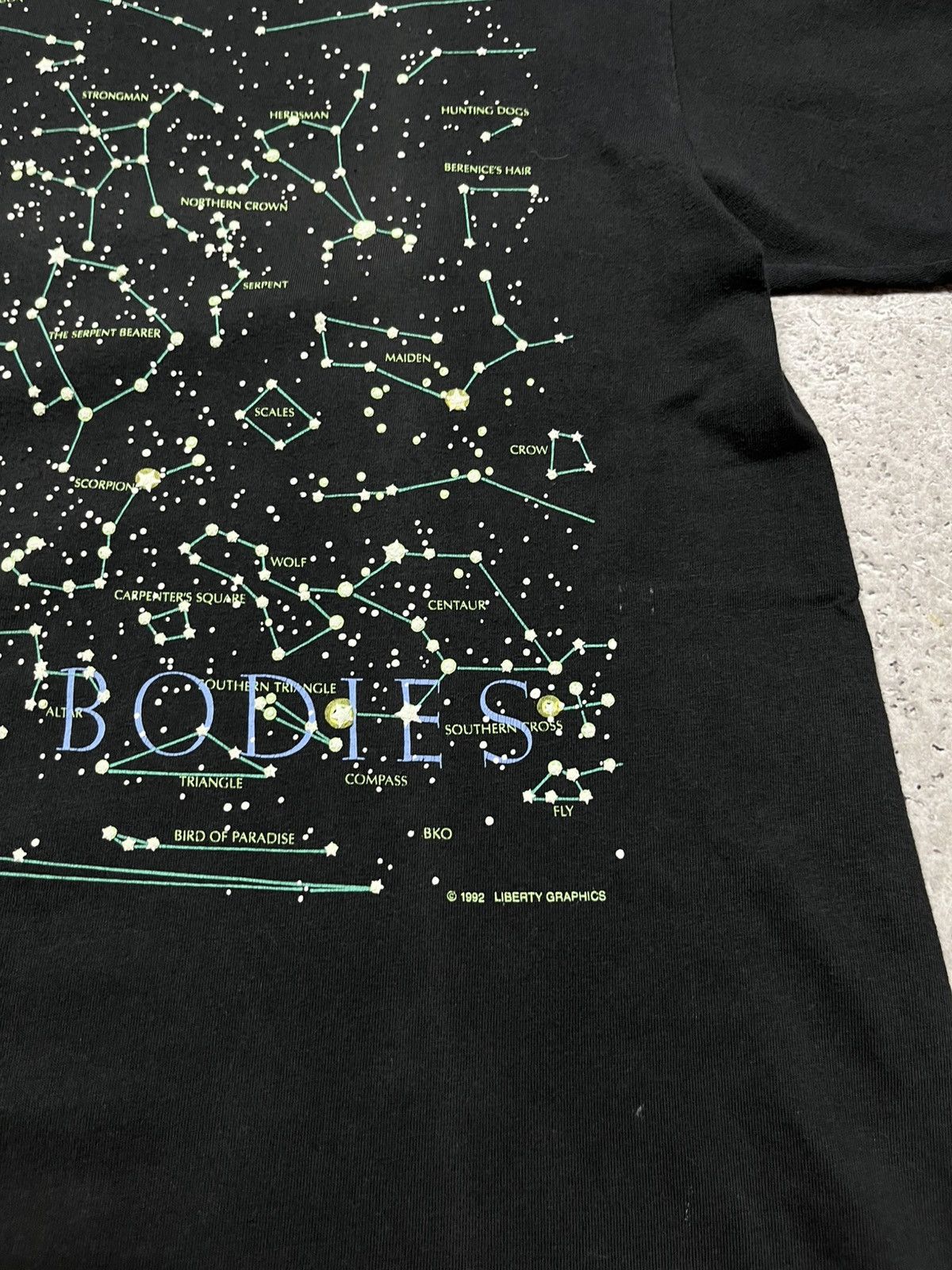 Hanes × Vintage Vintage 1992 Heavenly Bodies Constellation T-Shirt USA Made Size US L / EU 52-54 / 3 - 4 Thumbnail