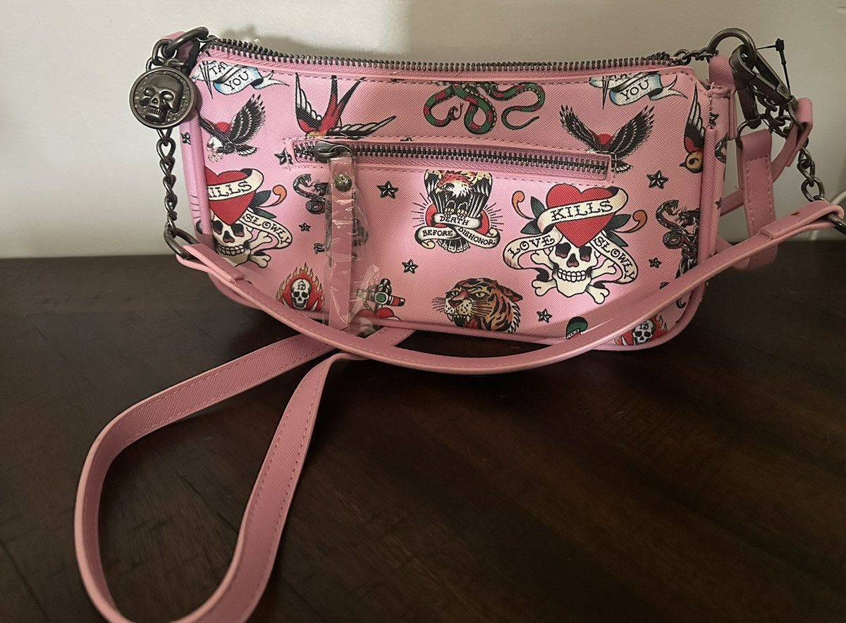 Ed Hardy Pink Ed Hardy shoulder bag featuring a tattoo-style print. Size ONE SIZE - 2 Thumbnail
