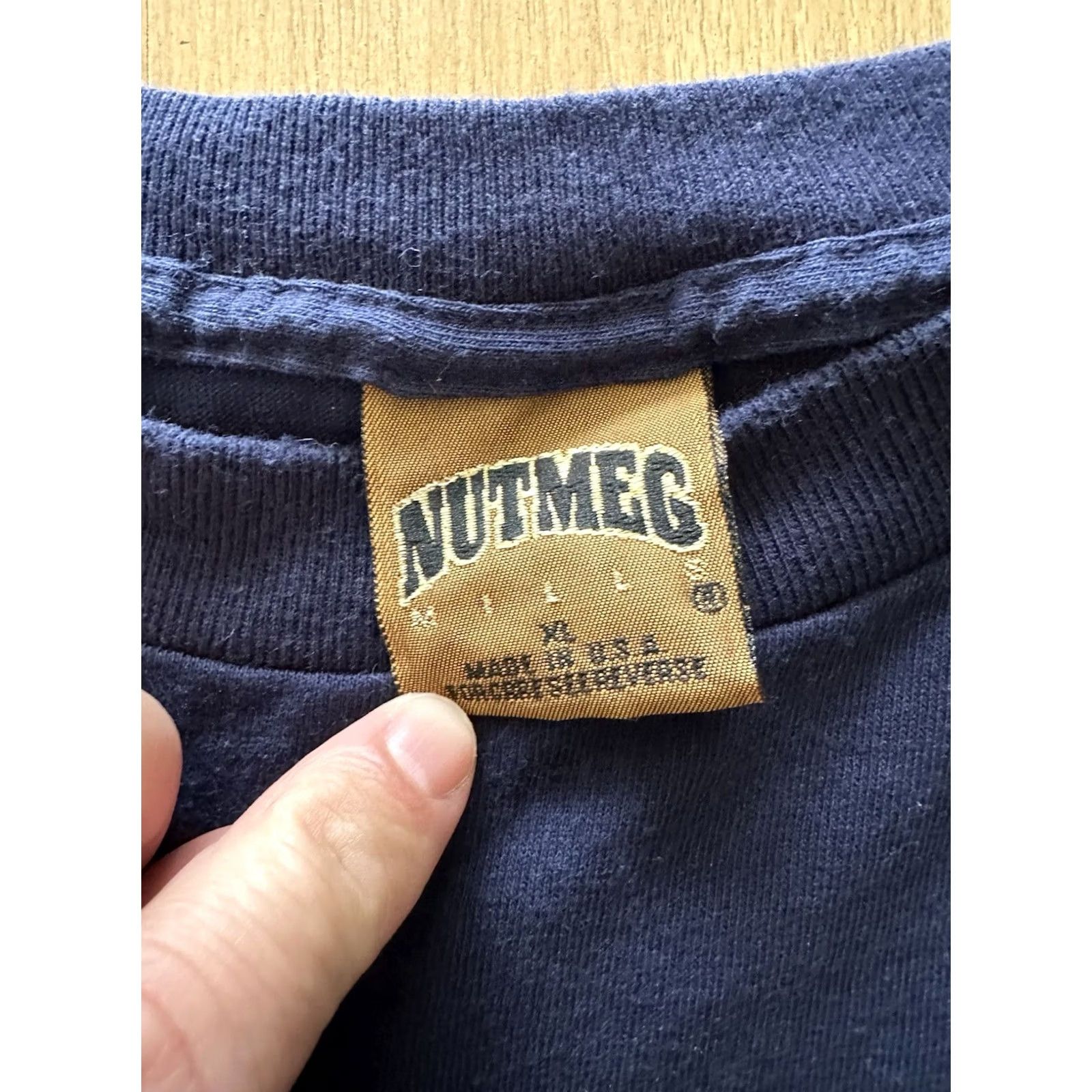 Nutmeg VINTAGE 90s Michigan Wolverines Basketball T Shirt XL Mens Gray Nutmeg T-Shirt NCAA Basketball Fab 5 Size US L / EU 52-54 / 3 - 5 Thumbnail