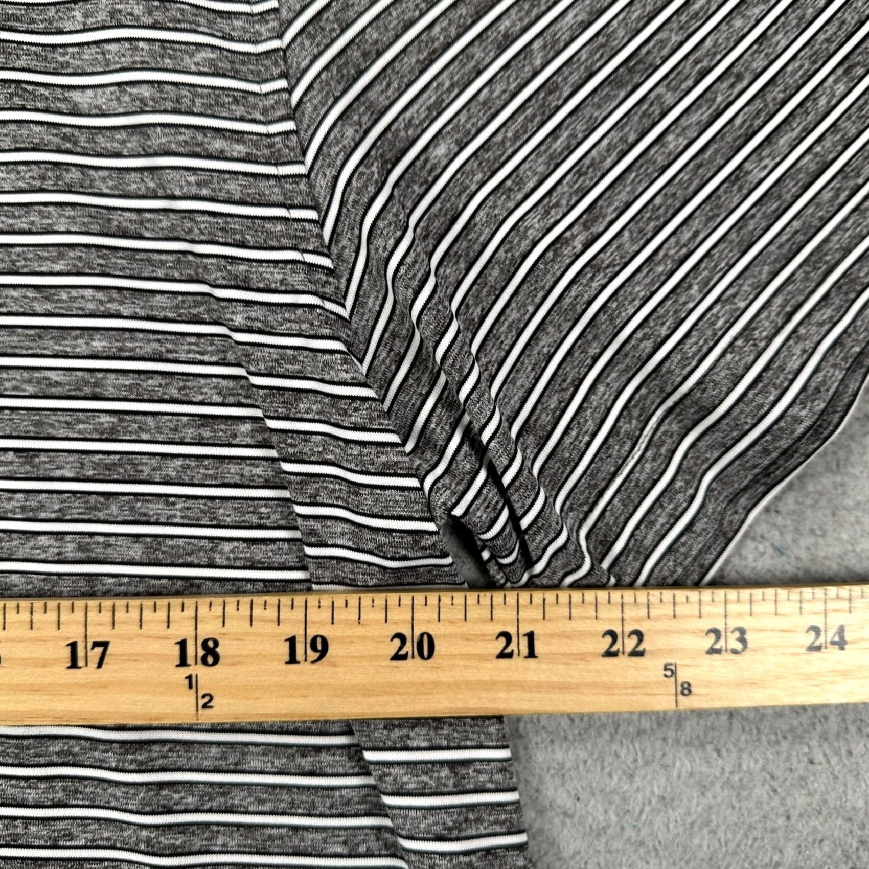 Izod Izod Golf Polo Shirt Short Sleeve Men Medium Gray Striped Performance Stretch Logo Rugby Size US M / EU 48-50 / 2 - 7 Thumbnail