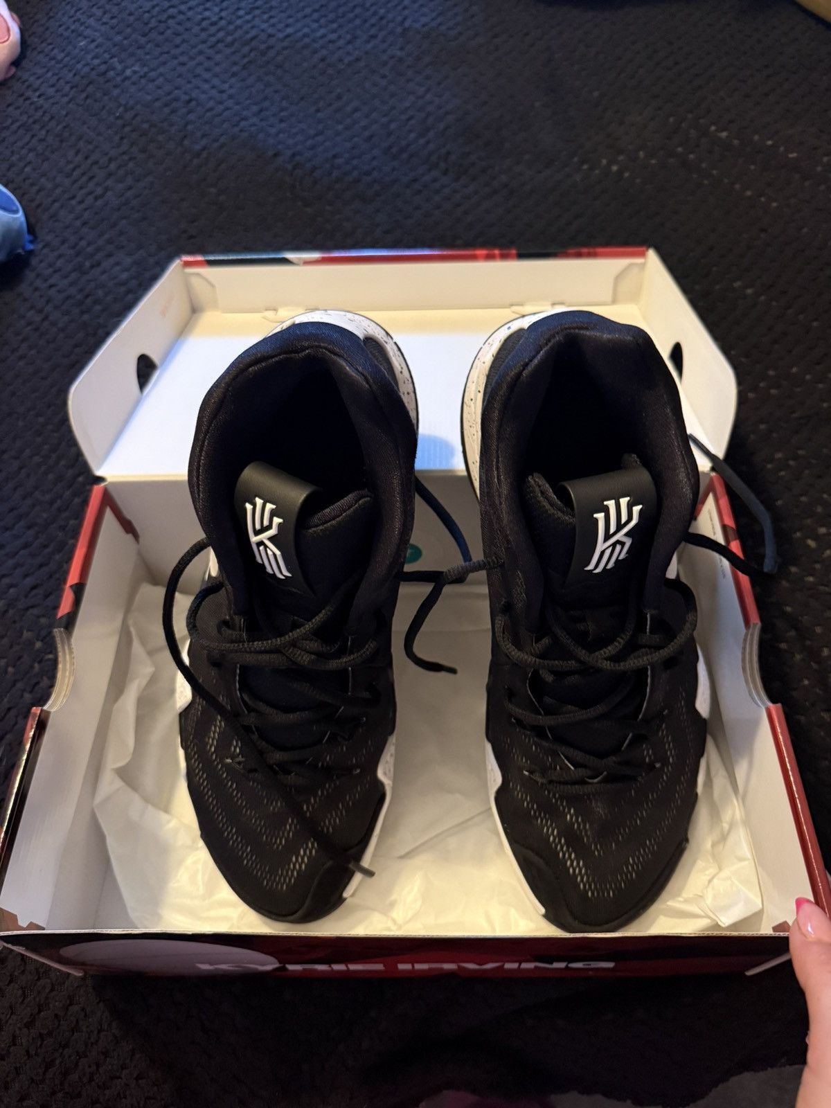 Nike Nike Kyrie 4 TB Black/White WITH BOX Size US 11 / EU 44 - 4 Thumbnail