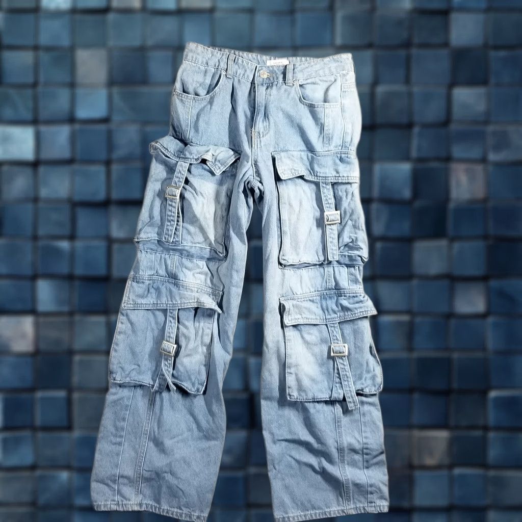 Forever 21 Forever 21 x Bratz Jeans Women's 27 Denim Cargo Pocket Relaxed Straight 90s Cartoon Blue Denim Baggy Shirt? Size 27" / US 4 / IT 40 - 1 Thumbnail
