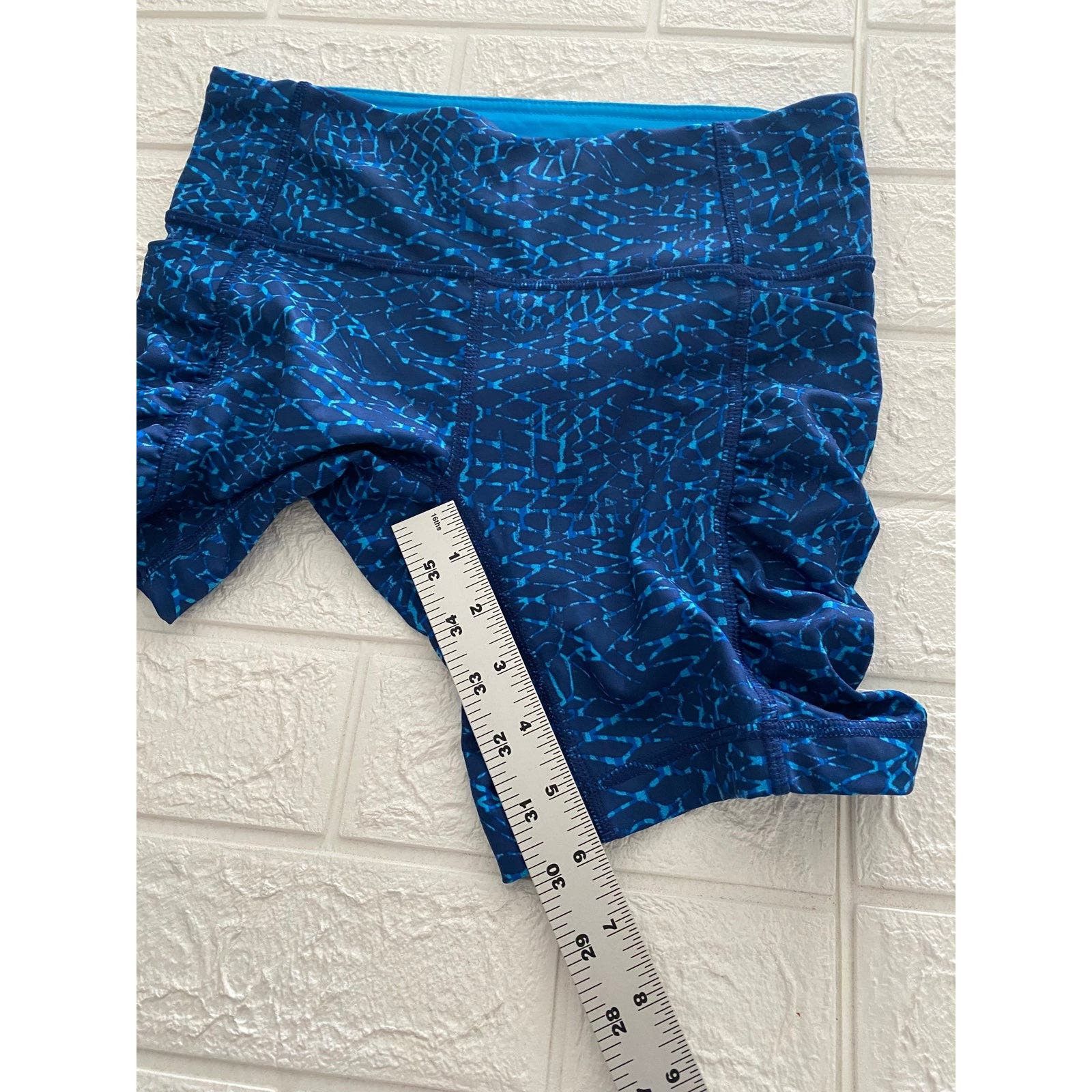 Lululemon lululemon shorts size 4 Size 27" / US 4 / IT 40 - 5 Thumbnail