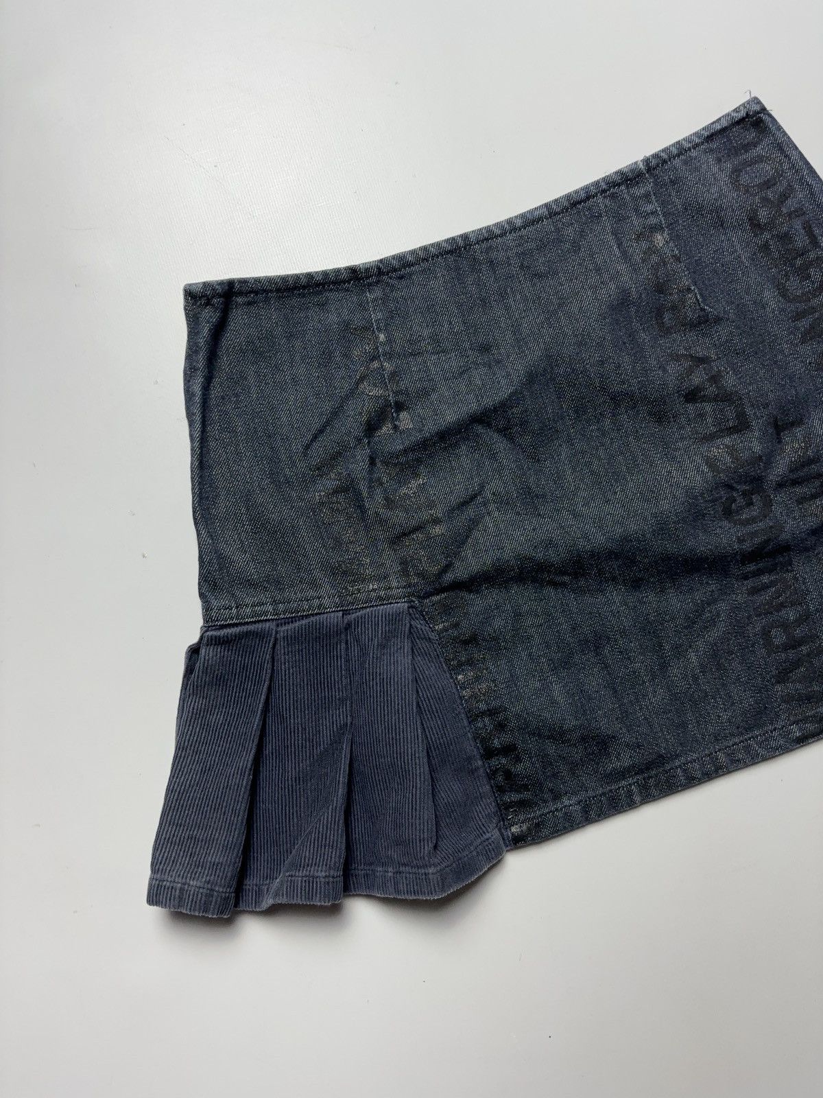 Japanese Brand × Vintage VINTAGE PRINTED PLAYBOY PLEATED MINI AVANT GARDE DENIM SKIRT Size 27" / US 4 / IT 40 - 4 Thumbnail