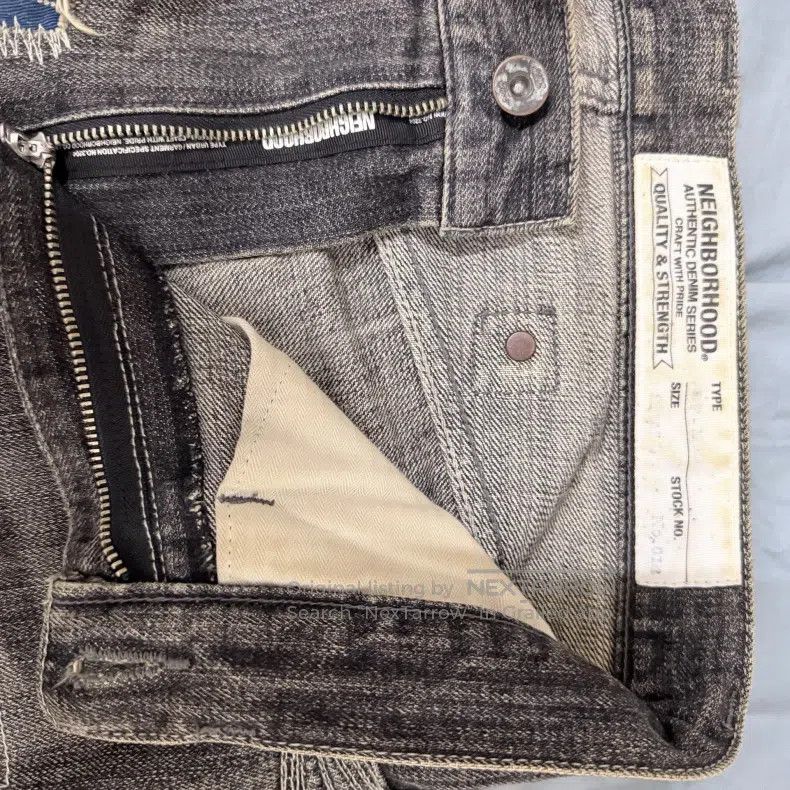 Neighborhood Neighborhood size S Jeans Size US 26 / EU 42 - 6 Thumbnail