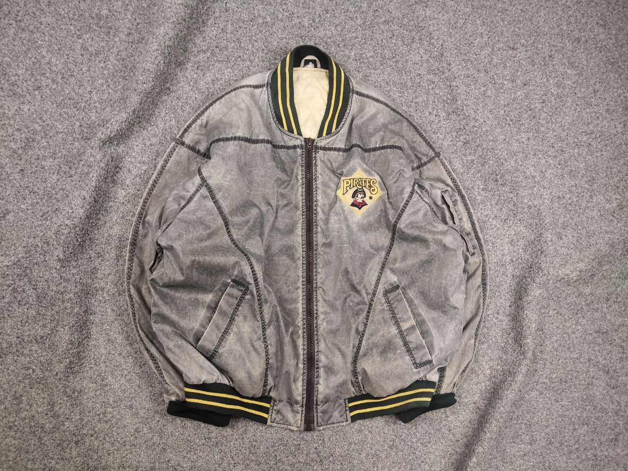 MLB Vintage 90's Pittsburgh Pirates Embroidered bomber Jacket Size US L / EU 52-54 / 3 - 1 Thumbnail