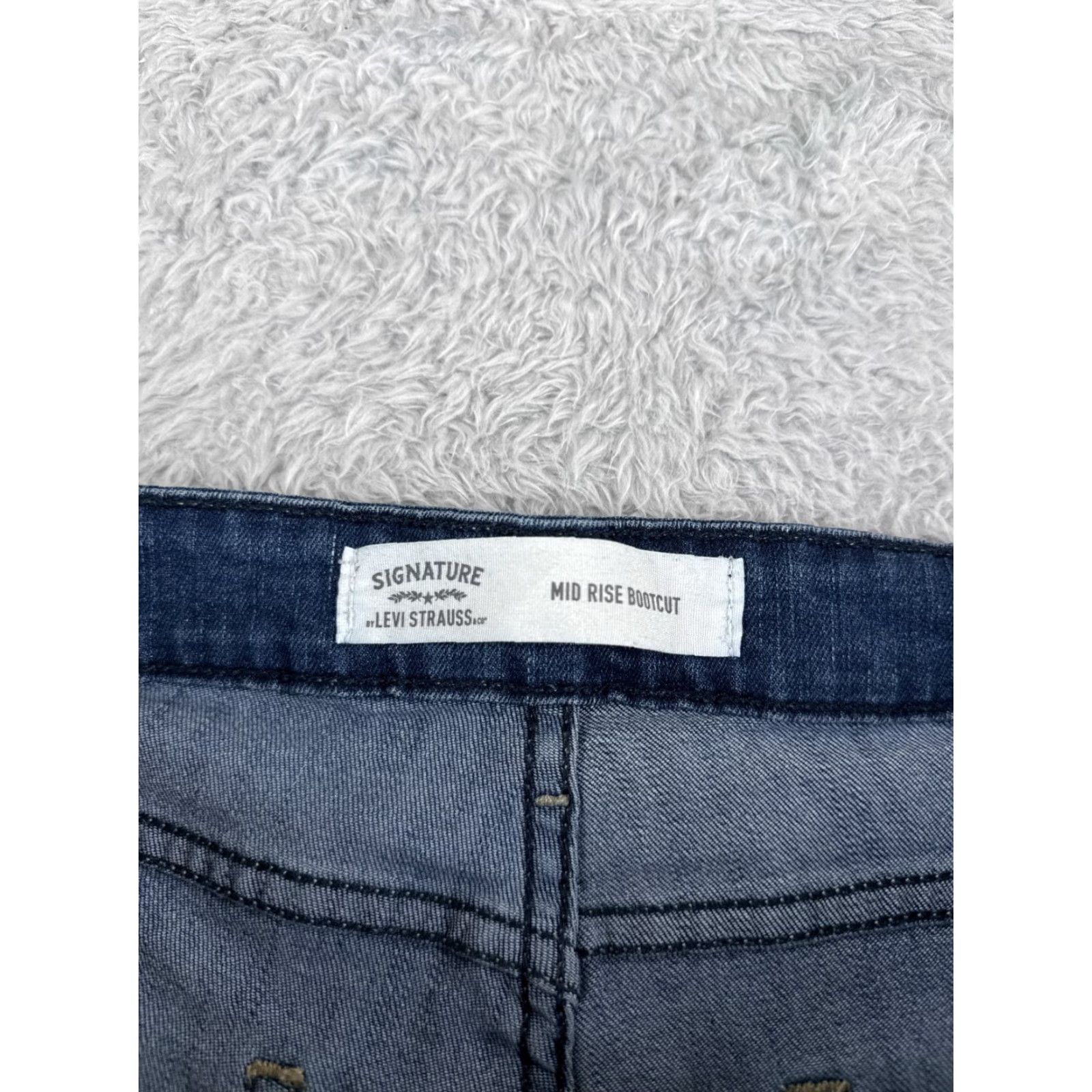 Levi's Levis Jeans Womens 32 Blue Denim Boot Cut Mid Rise Cotton Blend 31x28 Size 24" / US 00 / IT 34 - 6 Thumbnail