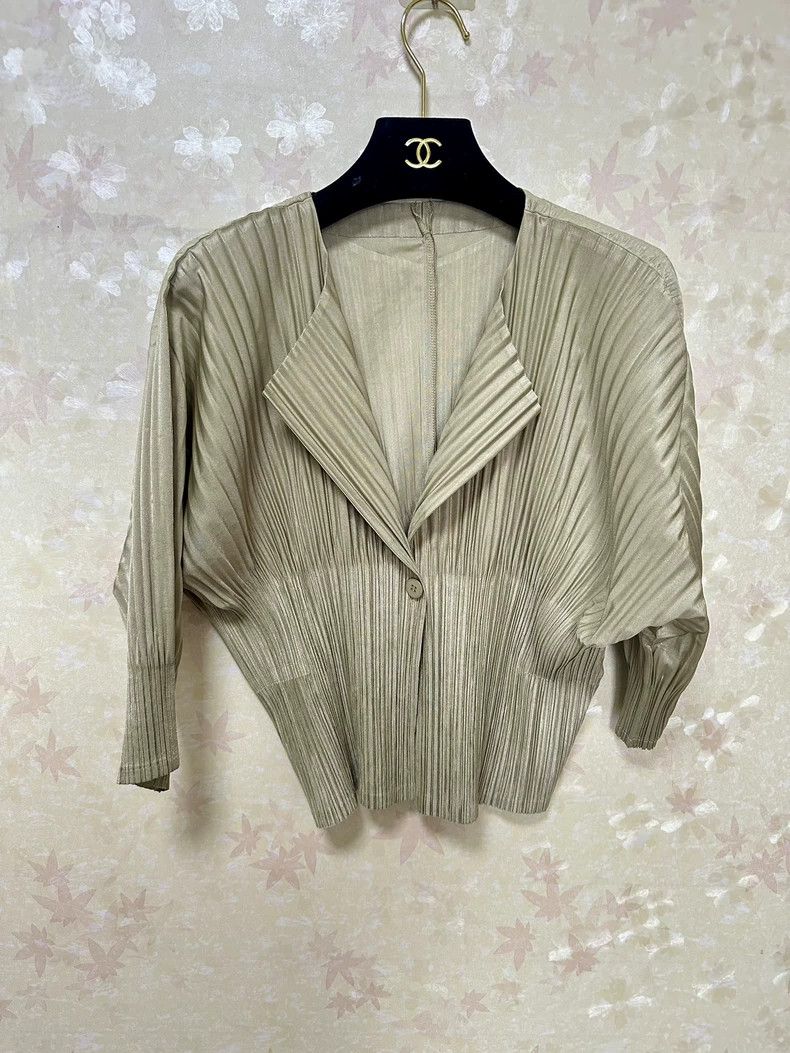 Issey Miyake issey miyake size:4 Pleated coat 2506-Nextarrow Size XXS / US 00 / IT 34 - 1 Thumbnail