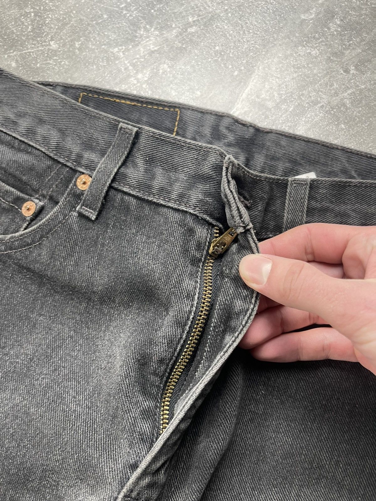 Levi's Levi Strauss & Co. 505 Regular Fit Black Denim Jeans 2000’s Size US 29 - 10 Thumbnail