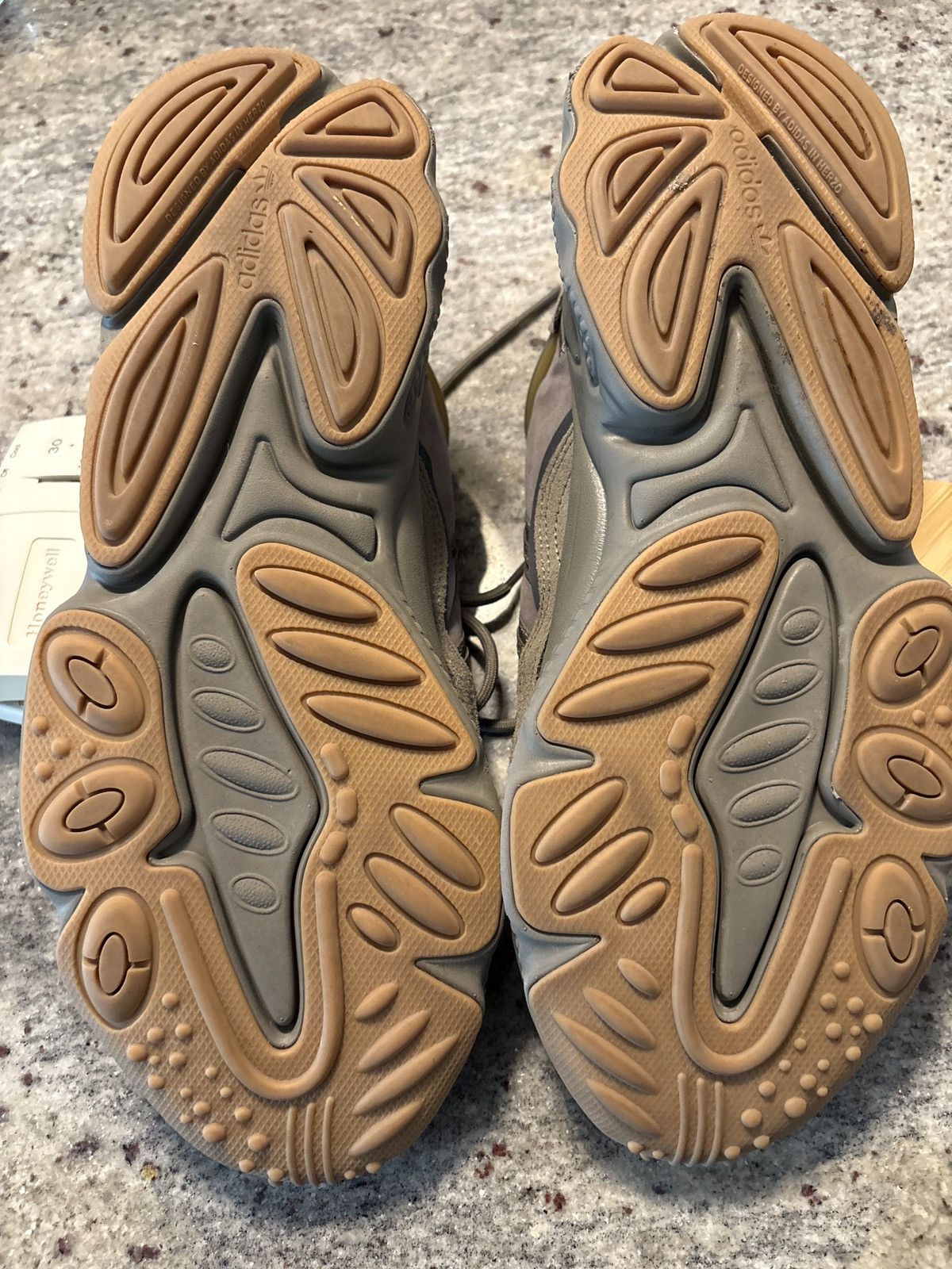 Adidas Adidas Ozweego – Olive Green (US 11) Size US 11 / EU 44 - 6 Thumbnail