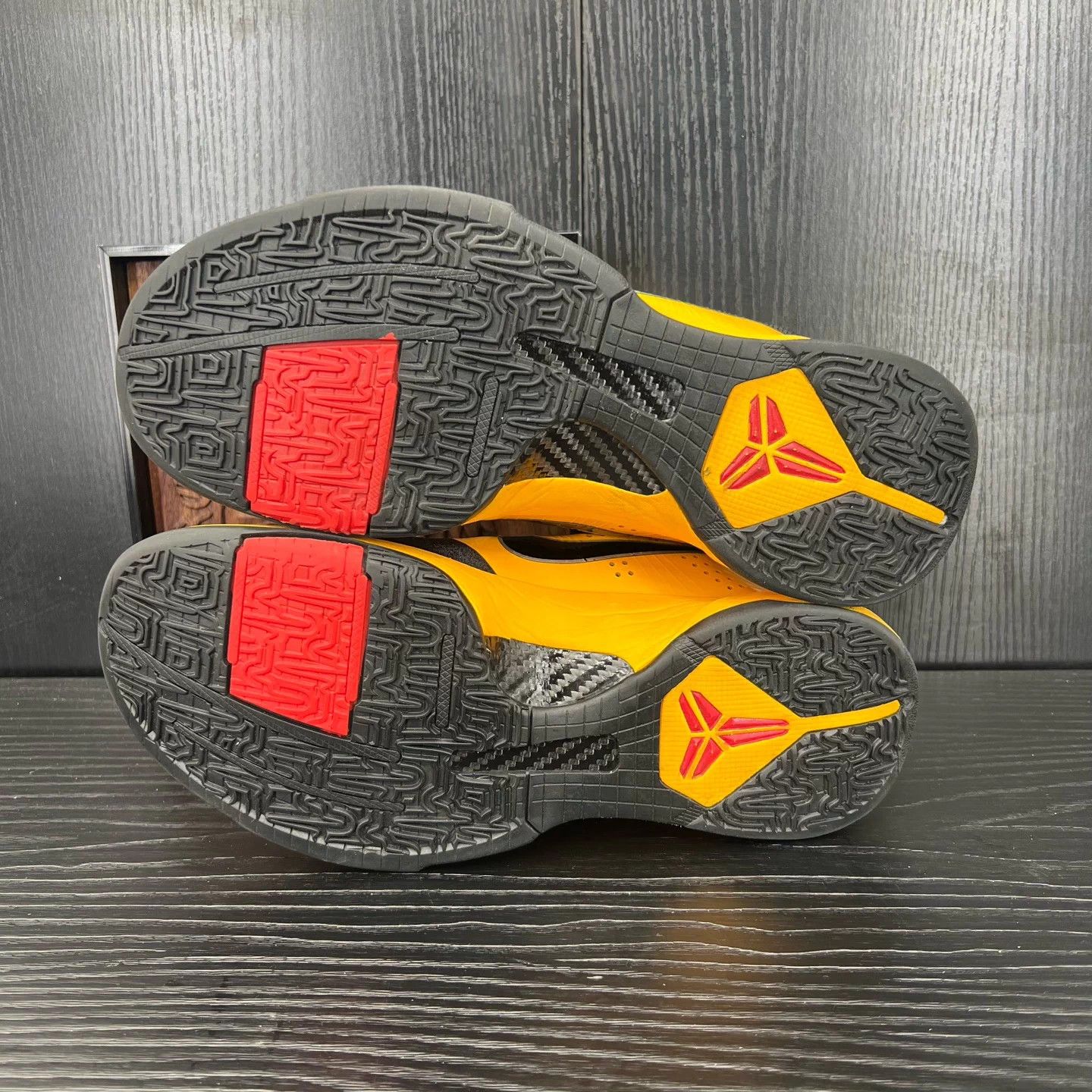 Nike ZK5 Bruce Lee Black/Yellow 42.5 (boxed) upper flaw Size US 9.5 / EU 42-43 - 6 Thumbnail