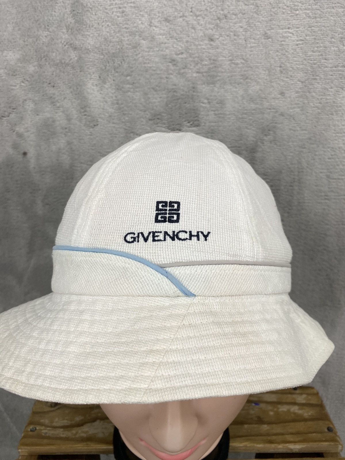 Givenchy VINTAGE GIVENCHY BUCKET HAT 🔥 Size 26 - 2 Thumbnail