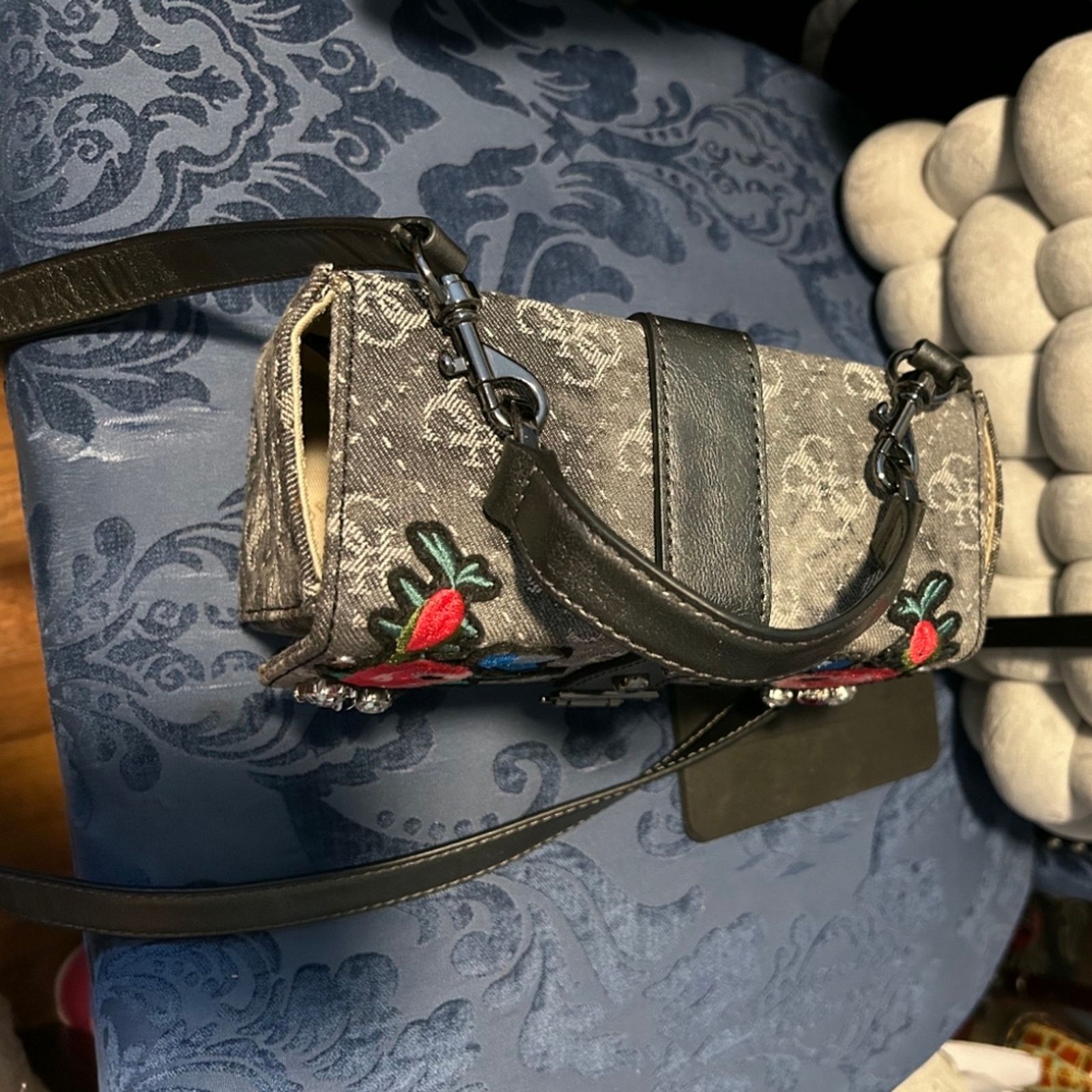 Guess Guess Badlands Camouflage Floral Trunk Crossbody Size ONE SIZE - 3 Thumbnail