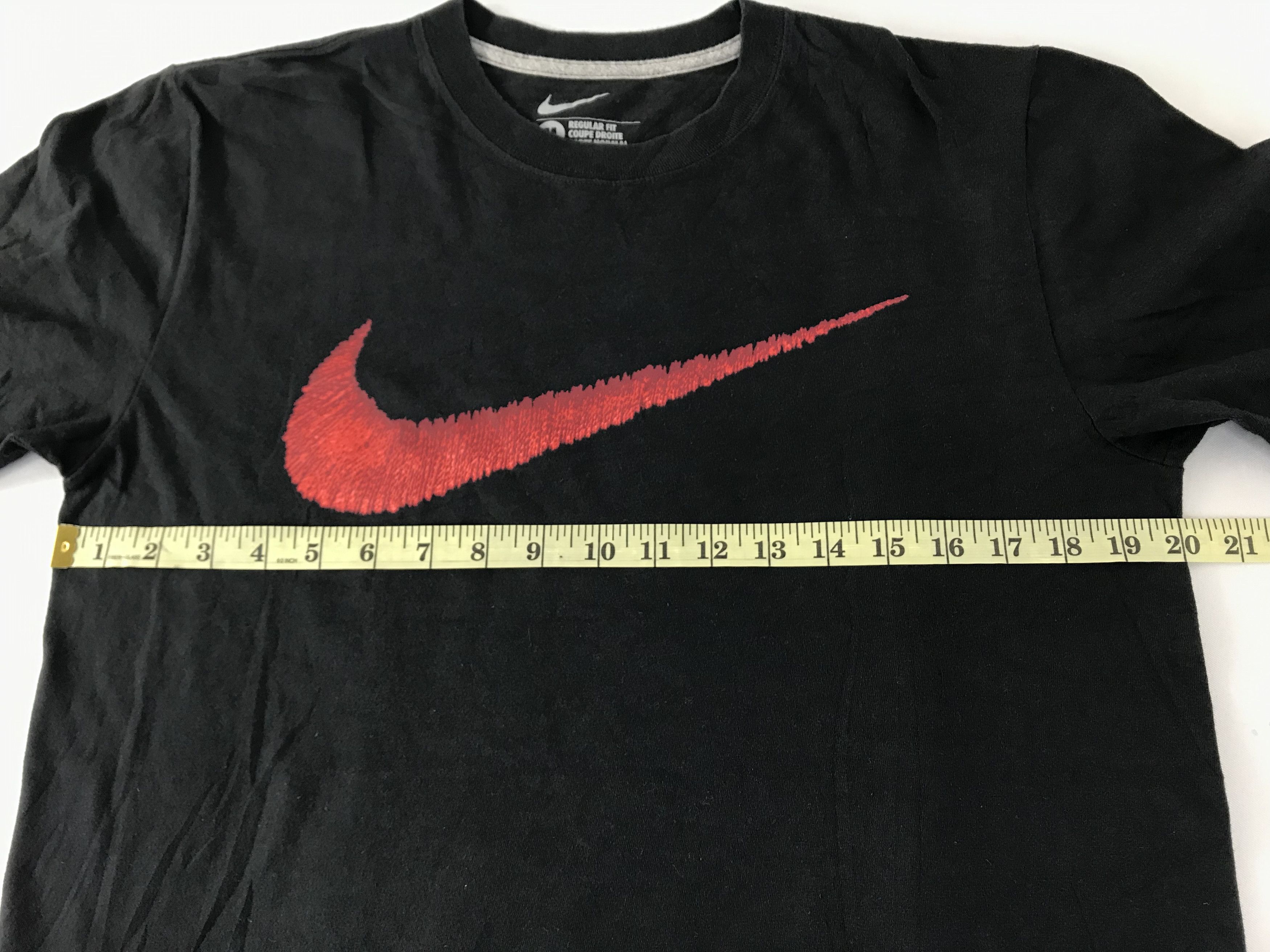 Nike Nike Swoosh Big Logo Printed Tee T-shirt Unisex Wear Size US M / EU 48-50 / 2 - 6 Thumbnail