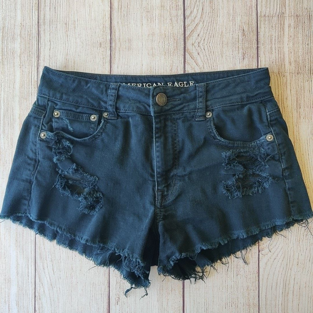 American Eagle Outfitters Distressed hi-rise festival denim shorts sz 2 Size 26" / US 2 / IT 38 - 1 Thumbnail