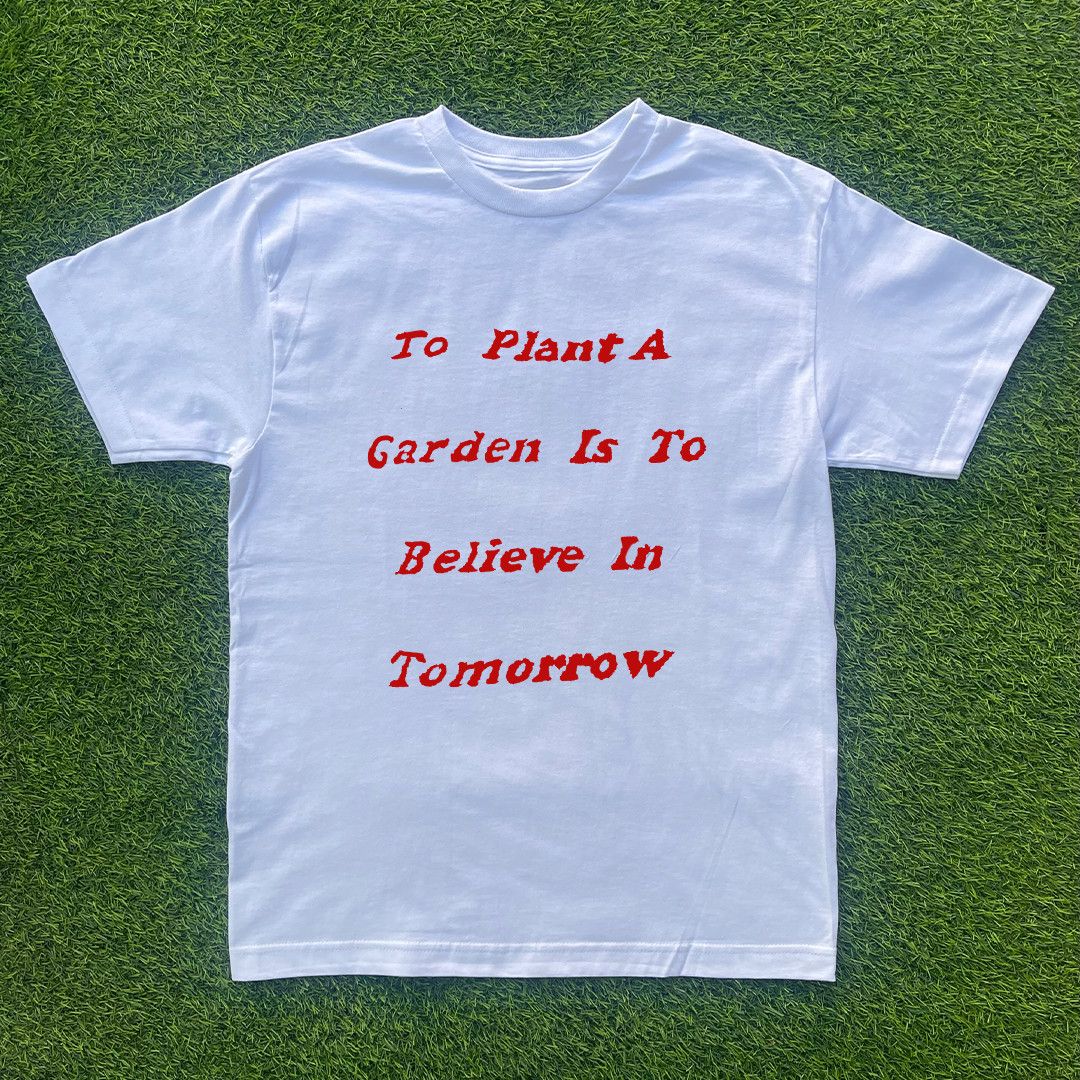Other TO PLANT A GARDEN IS TO BELIEVE IN TOMORROW TSHIRT Size US L / EU 52-54 / 3 - 1 Preview