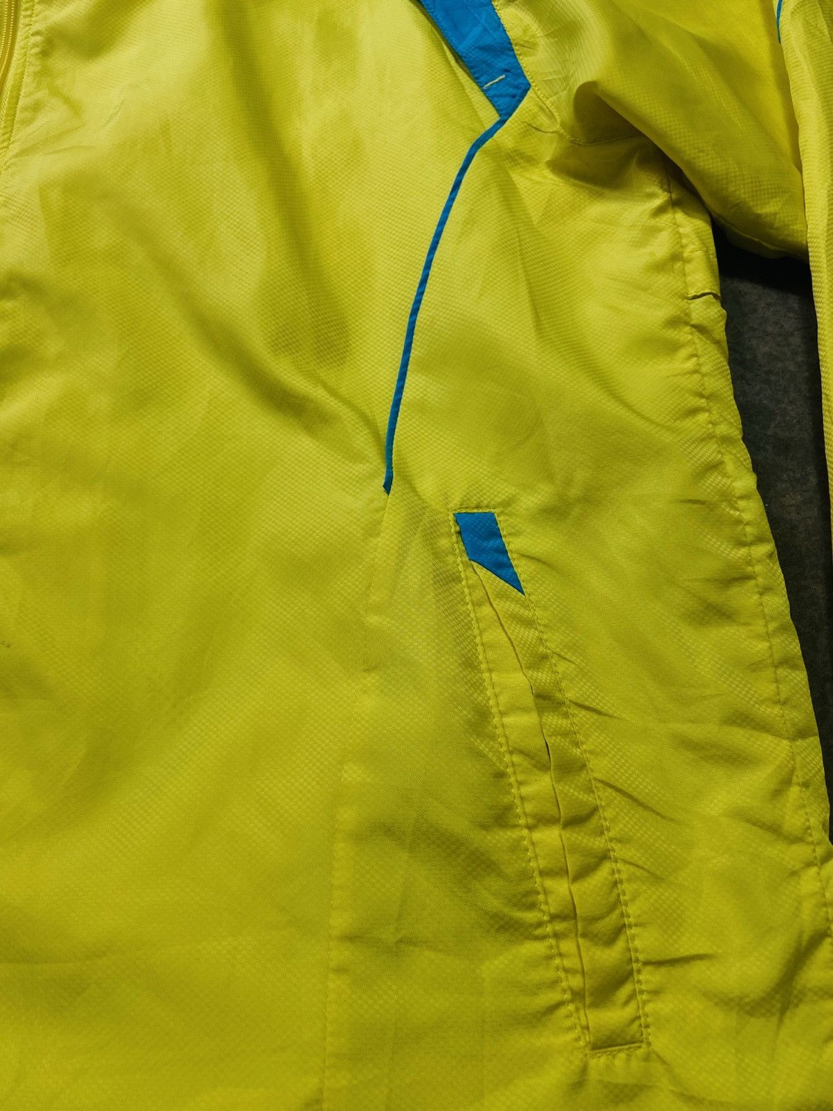 Asics Vintage Asics Windbreaker Light Jacket Size US L / EU 52-54 / 3 - 8 Thumbnail