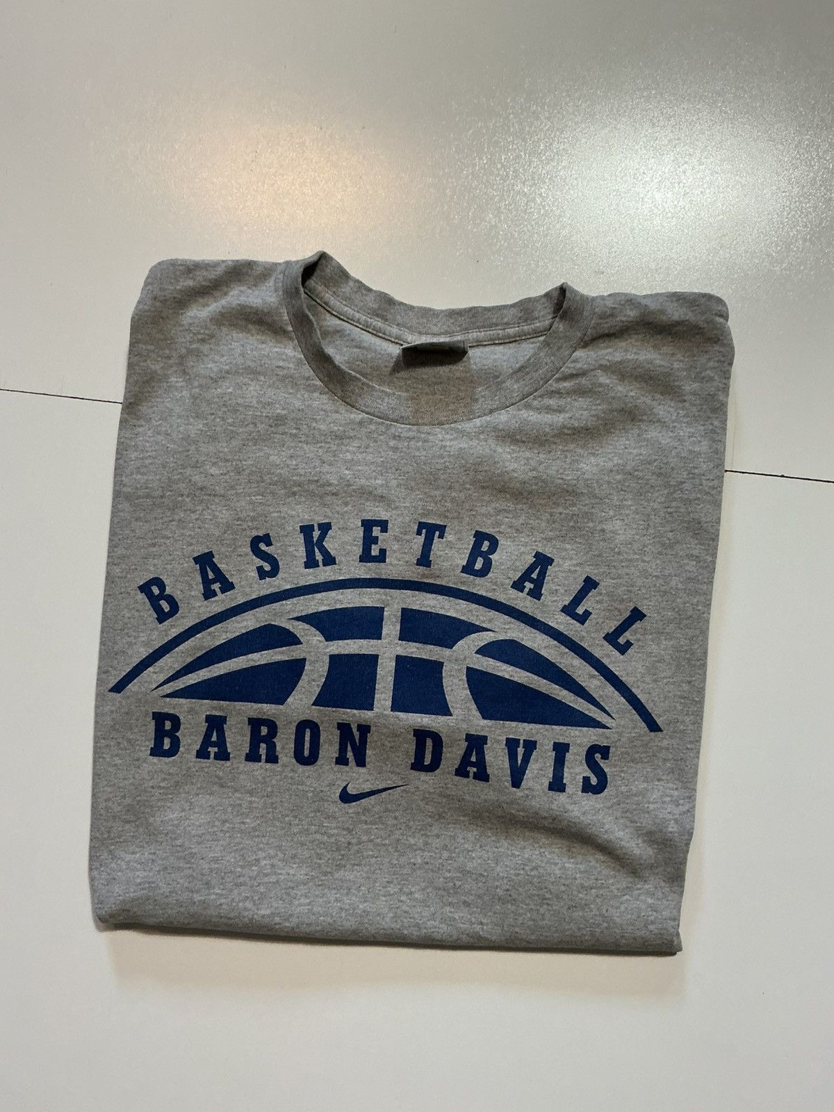 Nike Vintage Nike Basketball Baron Davis Center Swoosh T-Shirt Size US L / EU 52-54 / 3 - 1 Thumbnail