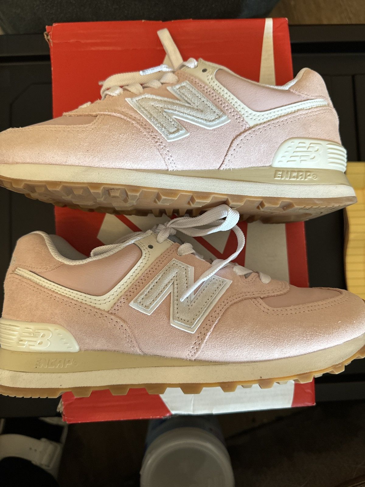 New Balance New Balance 574 Sneakers in pink/beige Size US 6 / IT 36 - 2 Thumbnail