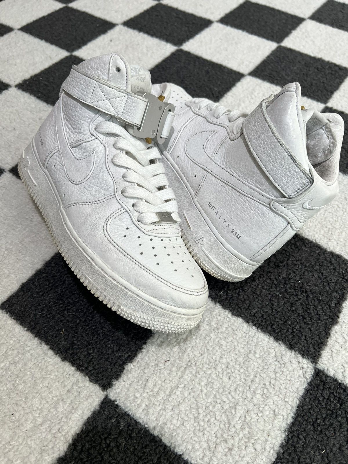 1017 ALYX 9SM × Nike Nike 1017 ALYX 9SM Air Force 1 High Triple White Size US 7.5 / EU 40-41 - 14 Thumbnail