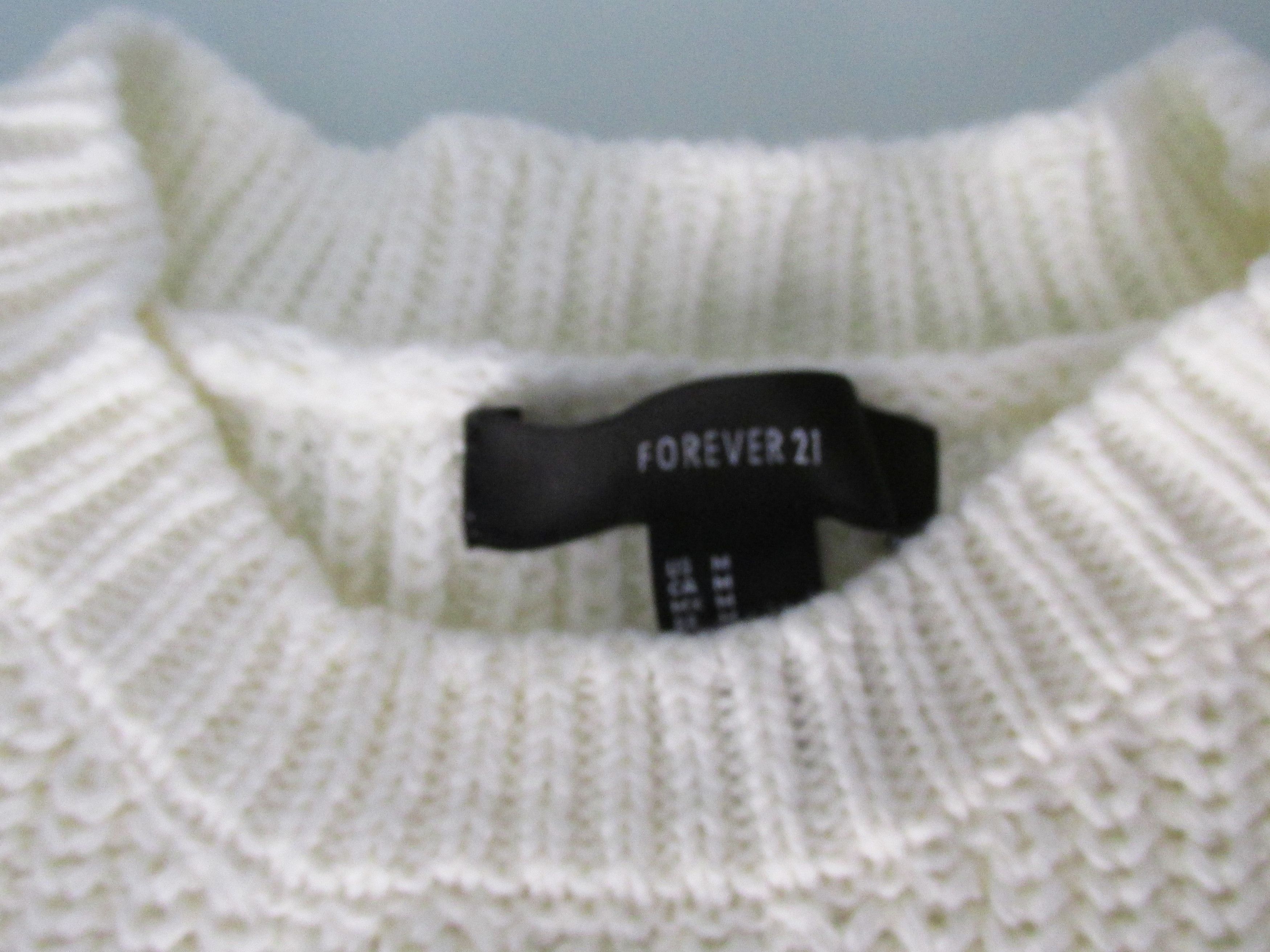 Forever 21 Forever 21 (NWT)Women's Distressed Sweater Size Medium Size M / US 6-8 / IT 42-44 - 2 Thumbnail