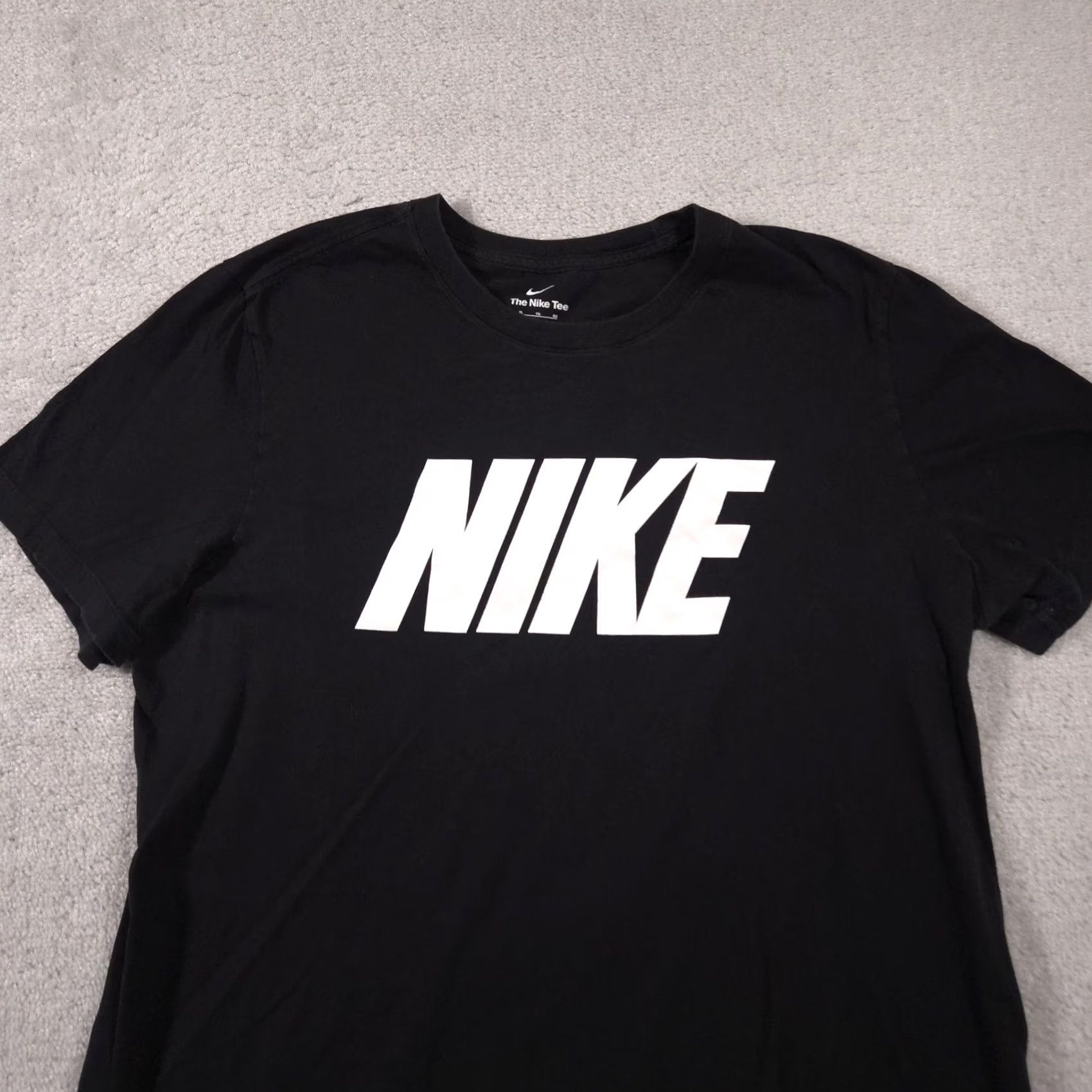 Nike Nike Shirt Mens XL Black The Nike Tee Graphic Short Sleeve Logo Crew Neck NIKE Shirt Mens XL Black Size US XL / EU 56 / 4 - 3 Thumbnail