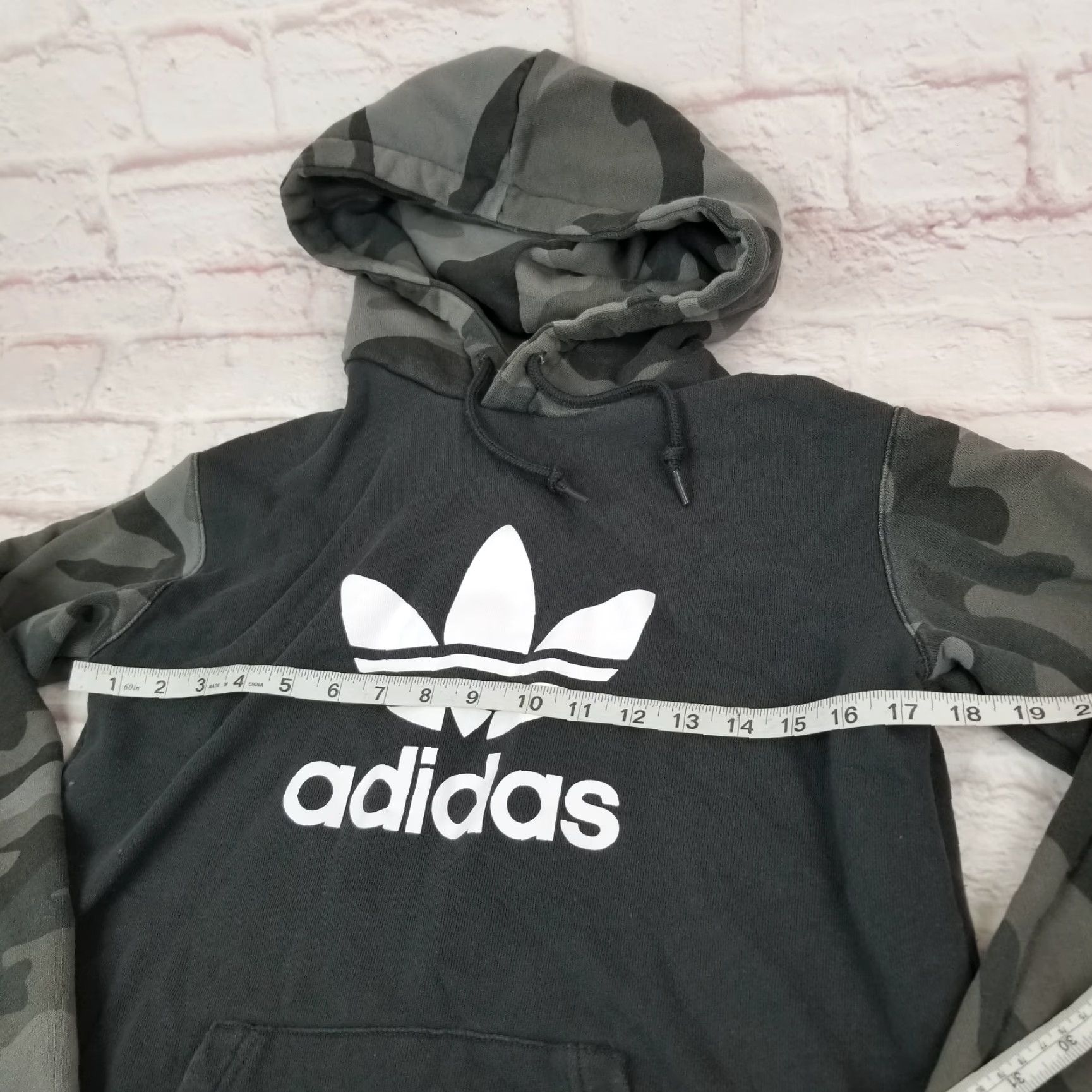 Adidas Adidas Mens Pullover Hoodie Athletic Fit Size Small Long Sleeve Gray Camo Size US S / EU 44-46 / 1 - 4 Thumbnail