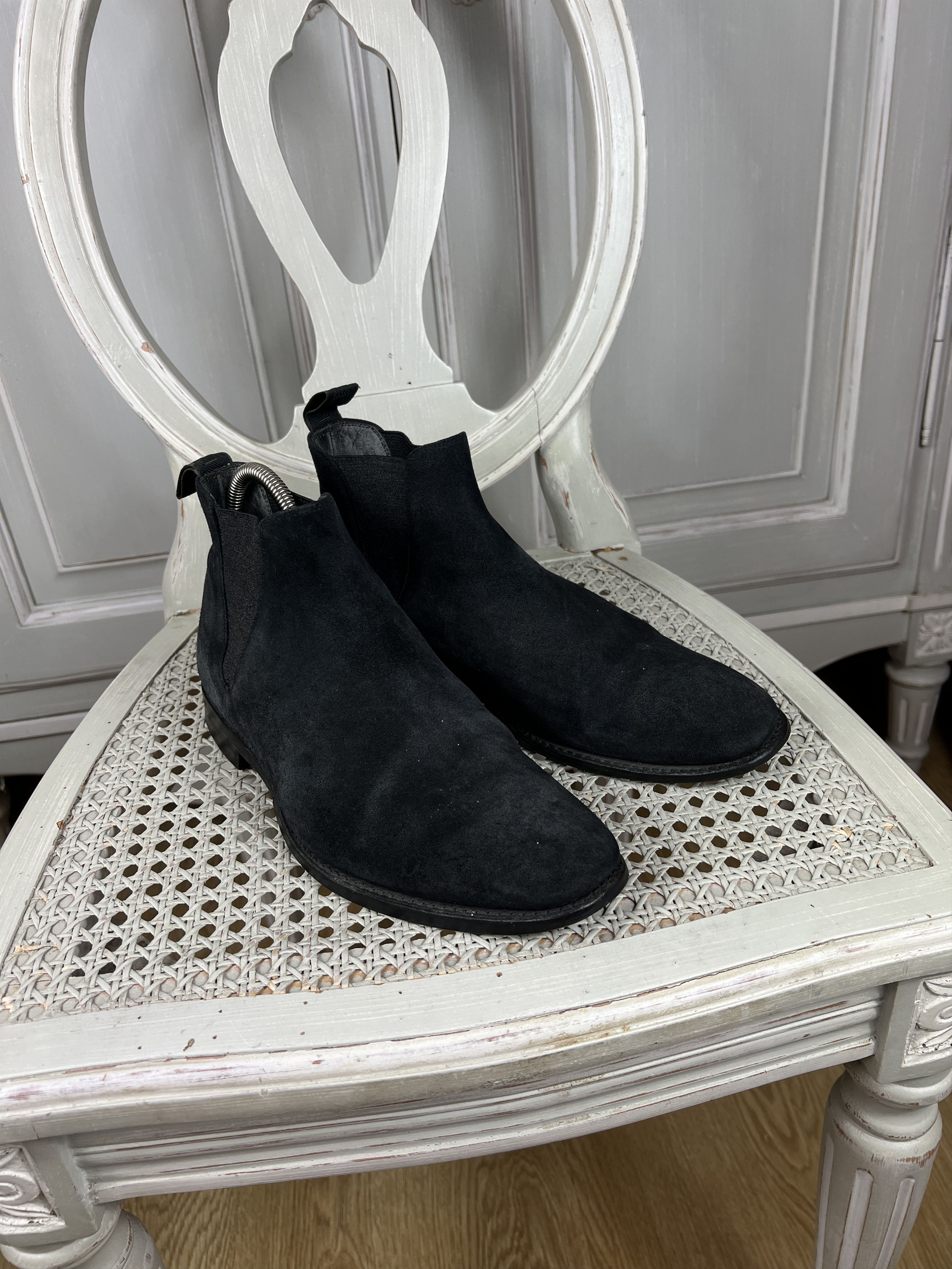 Loake LOAKE CHELSEA SUEDE BLACK BOOTS SHOES Size US 7 / EU 40 - 1 Thumbnail
