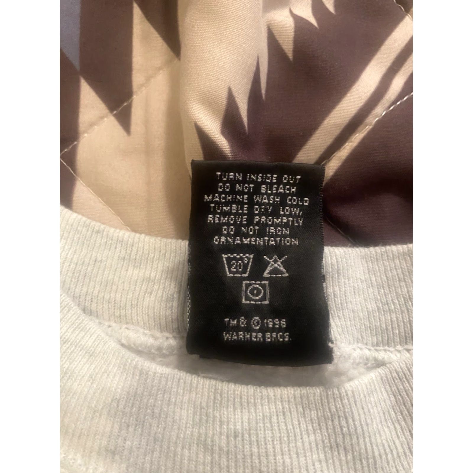 Vintage VINTAGE Bugs Bunny Warner Bros. Crewneck Sweatshirt Gray Adult L EUC Size US L / EU 52-54 / 3 - 5 Thumbnail