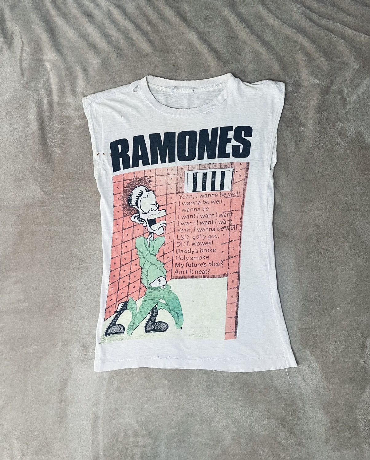 Other Ramones Vintage T-Shirt „Ramones Mania / I Wanna Be Well“ Size US S / EU 44-46 / 1 - 1 Thumbnail