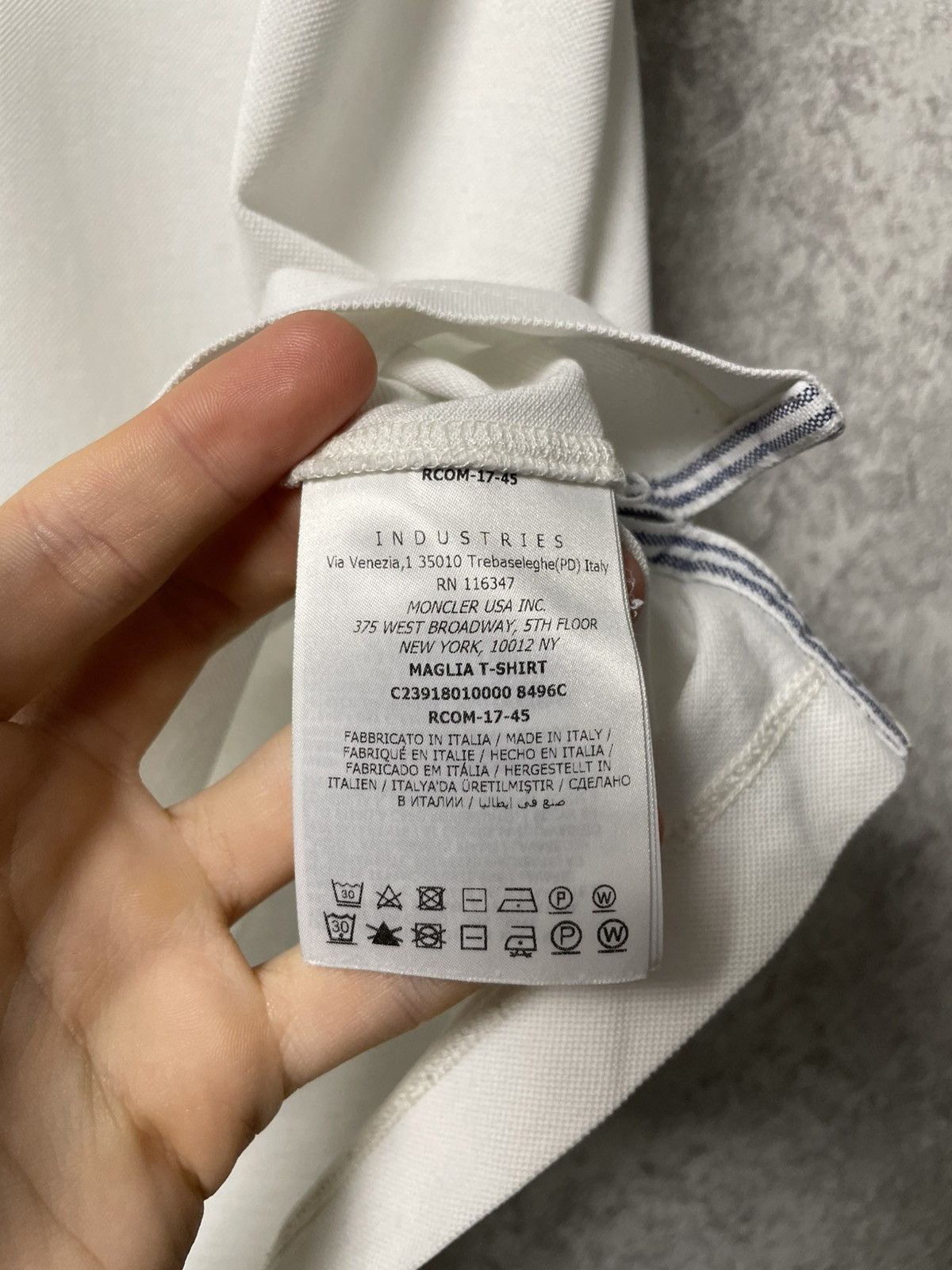Moncler Gamme Bleu Moncler Gamme Bleu White T-Shirt With Pocket Size US M / EU 48-50 / 2 - 11 Thumbnail