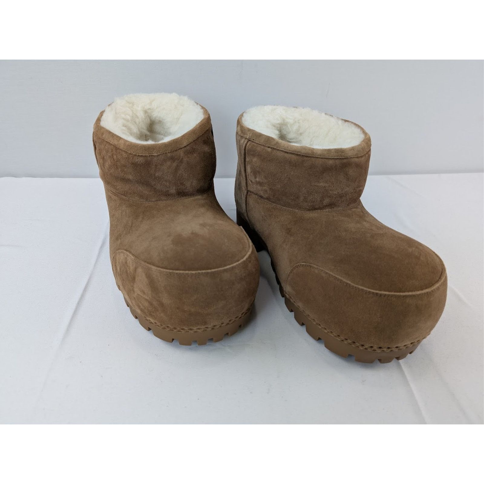 Balenciaga o1rshd1 Q: 2 / DUP / Alaska Fur Bootie in Brown/White Size US 8 / EU 41 - 6 Thumbnail