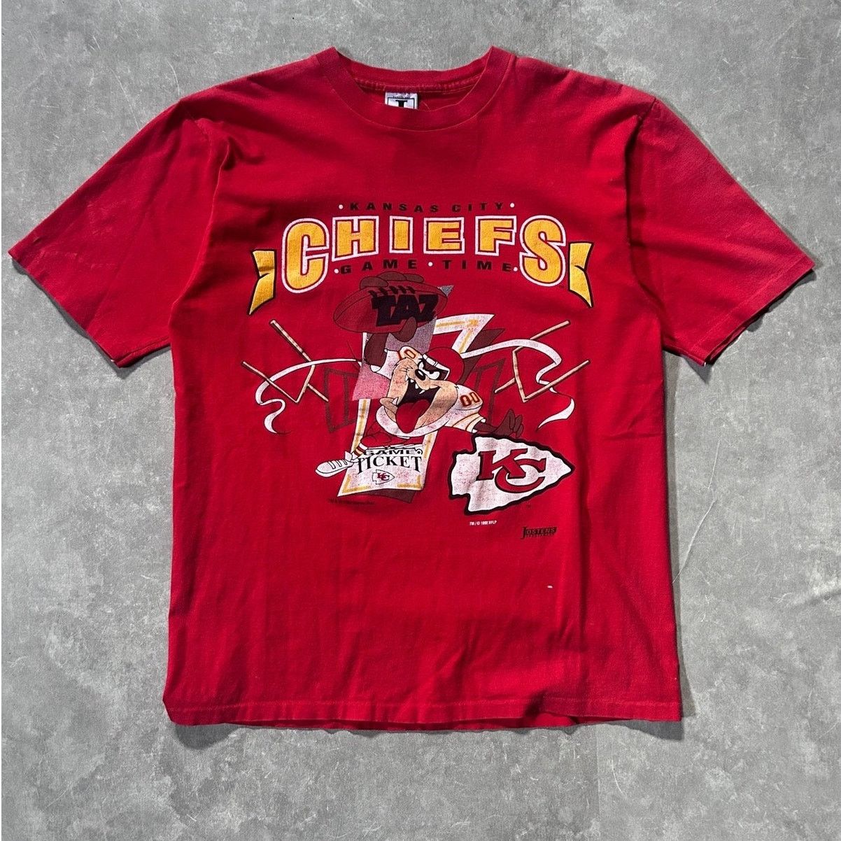 Vintage 90s Vintage Kansas City Chiefs Looney Tunes Taz Red Shirt -L Size US L / EU 52-54 / 3 - 1 Thumbnail