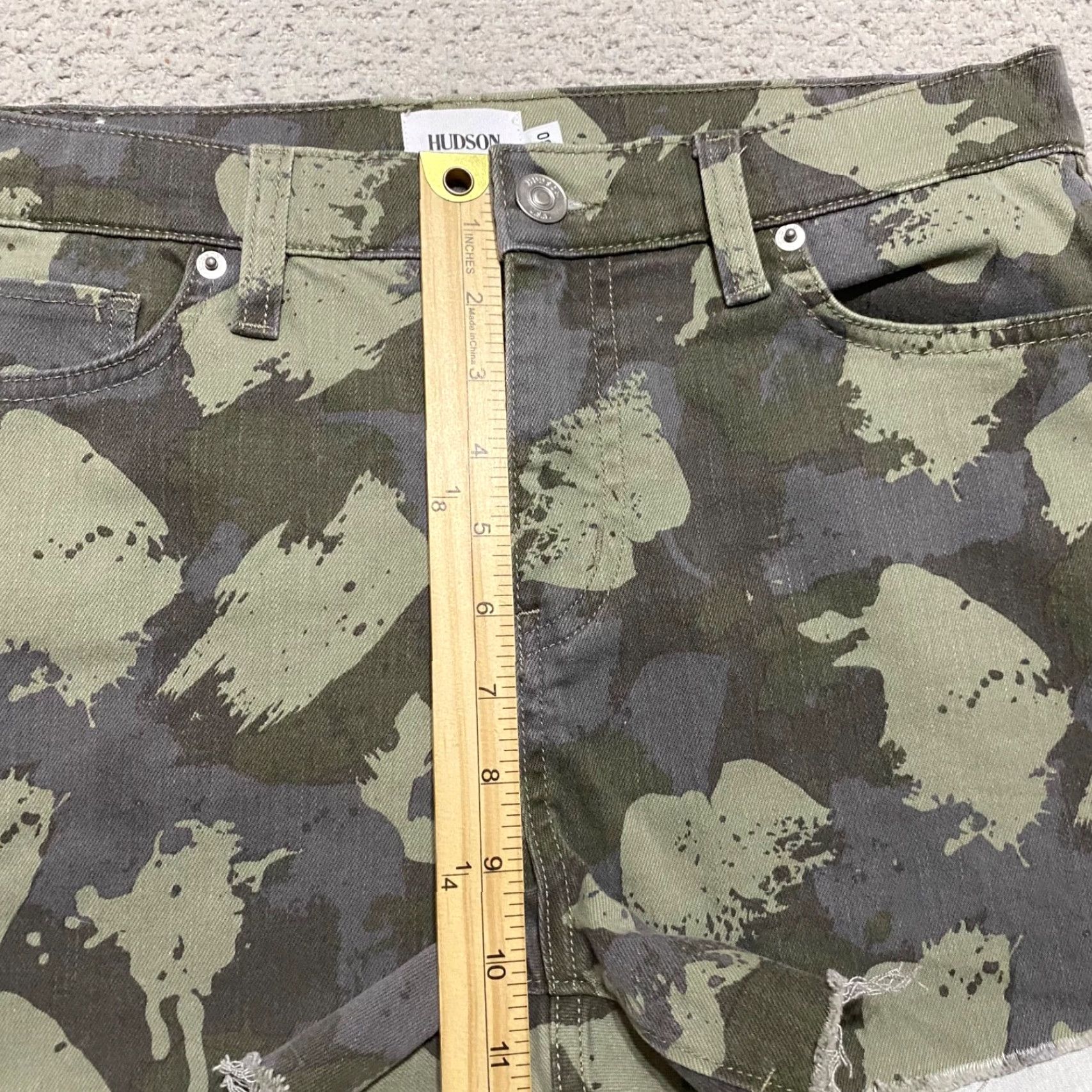 American Eagle Outfitters Hudsone Womens Shorts sz 30 Jean Green Camouflage Denim Gracie Mid Rise Cut-Off Size 30" / US 8 / IT 44 - 7 Thumbnail