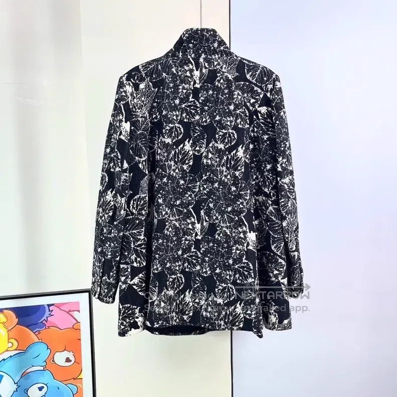 Chanel Chanel 18K black and white leaf pattern jacket Size S / US 4 / IT 40 - 2 Thumbnail