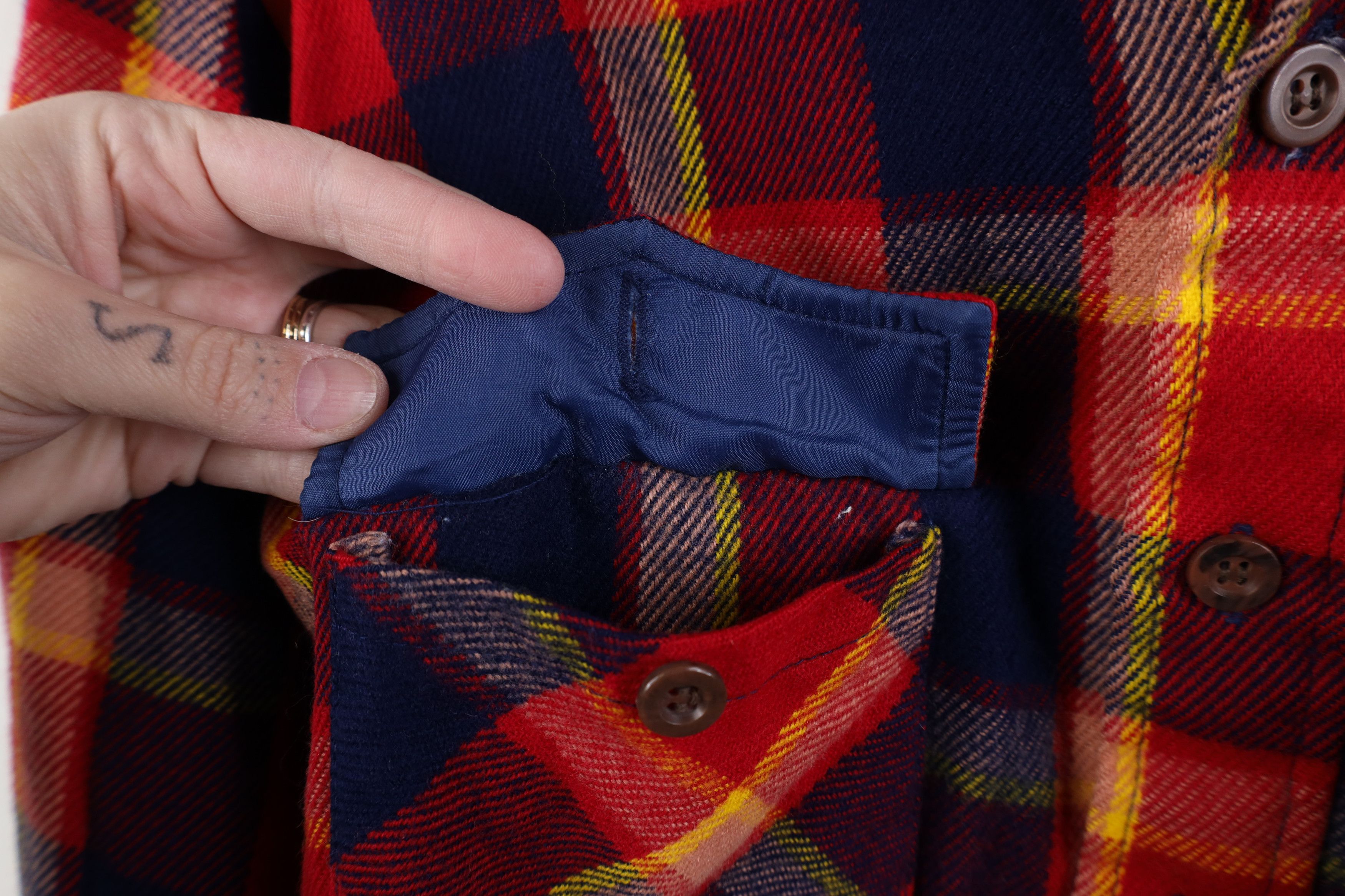 Vintage Vintage 70s Streetwear Knit Collared Button Shirt Plaid Size US M / EU 48-50 / 2 - 5 Thumbnail