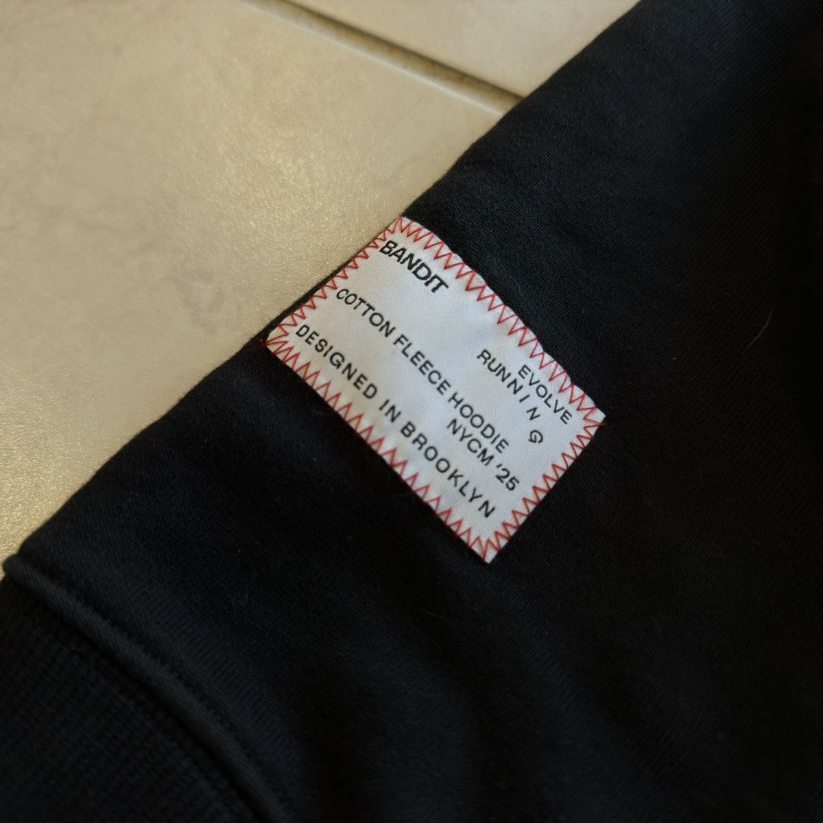 Other Bandit Running NYCM 25 Welcome to Run City Cropped Hoodie Size US S / EU 44-46 / 1 - 3 Thumbnail