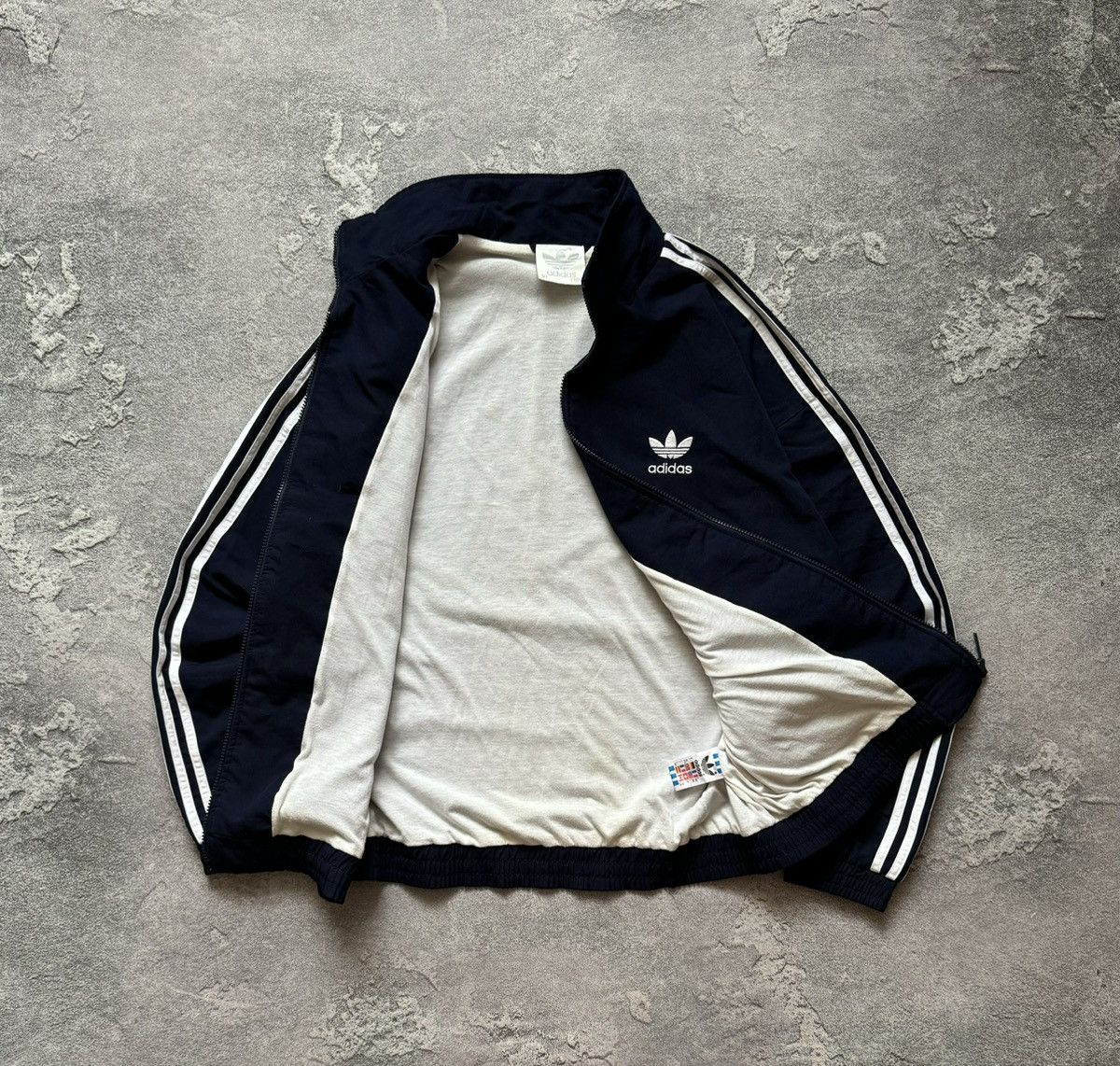 Adidas × Vintage Adidas L/XL vintage 3 stripes jacket zip bomber light Size US L / EU 52-54 / 3 - 11 Thumbnail