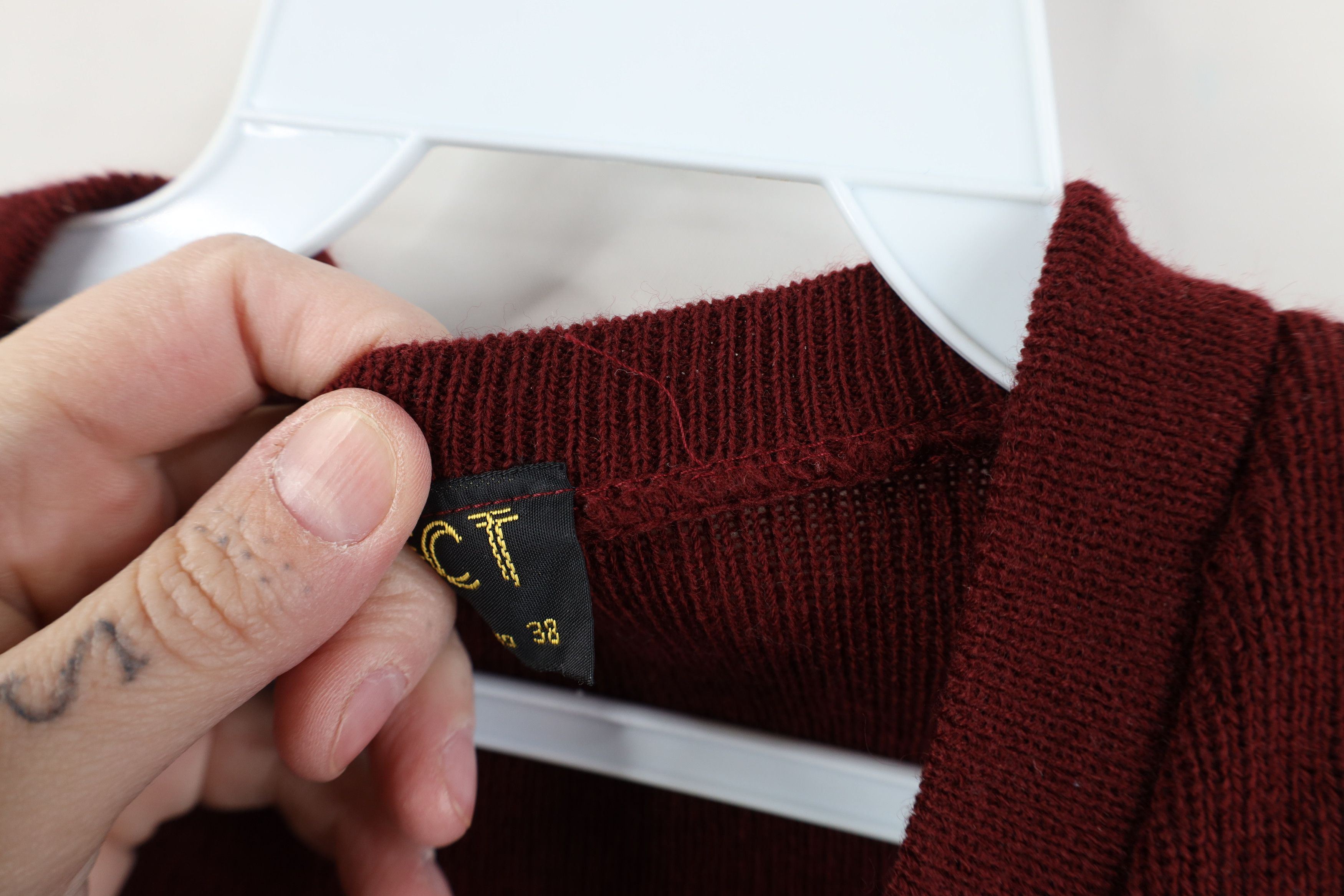 Vintage Vintage 70s 80s Golf Club England Knit V-Neck Sweater Red Size US L / EU 52-54 / 3 - 6 Thumbnail
