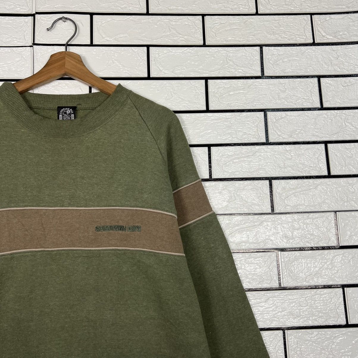 Vintage SCORPION BAY Embroidered Small Logo Sweater #4095-C186 Size US L / EU 52-54 / 3 - 4 Thumbnail